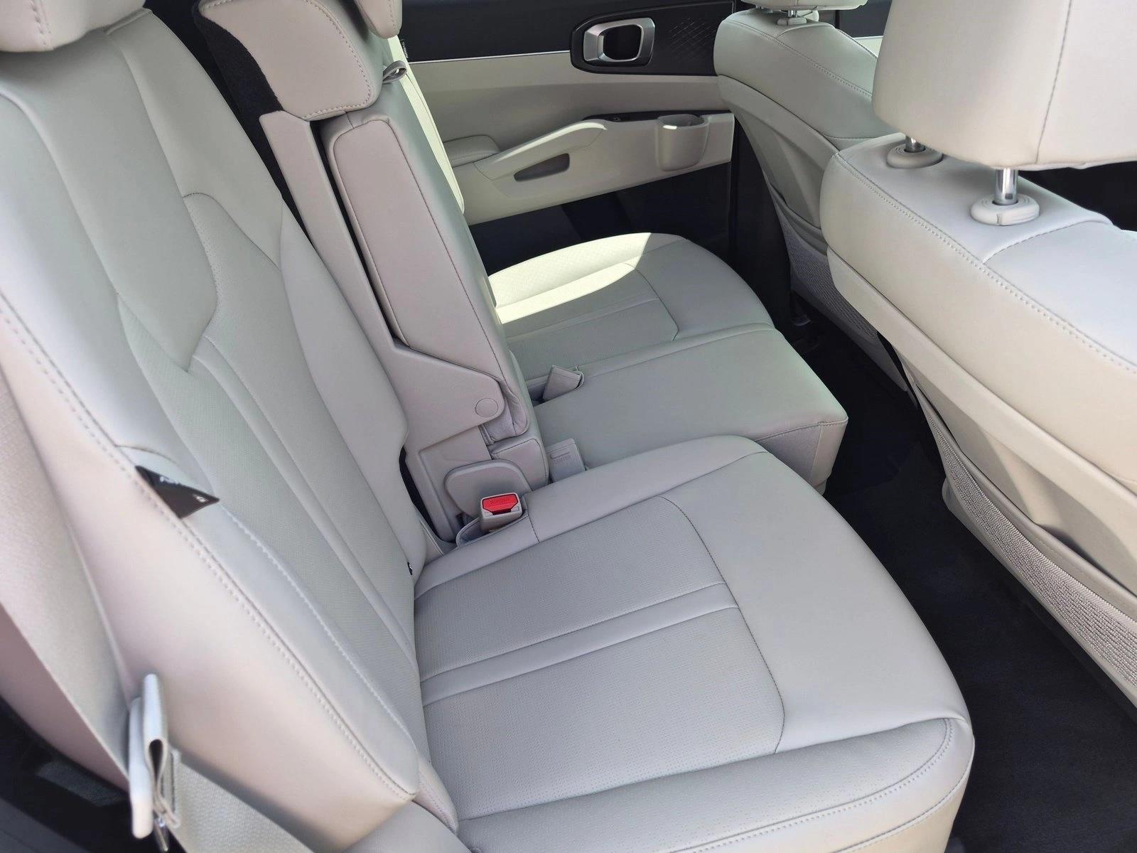 2025 Kia Sorento S - Photo 20