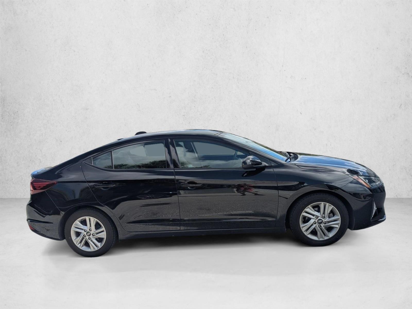 2020 Hyundai Elantra SEL photo 4