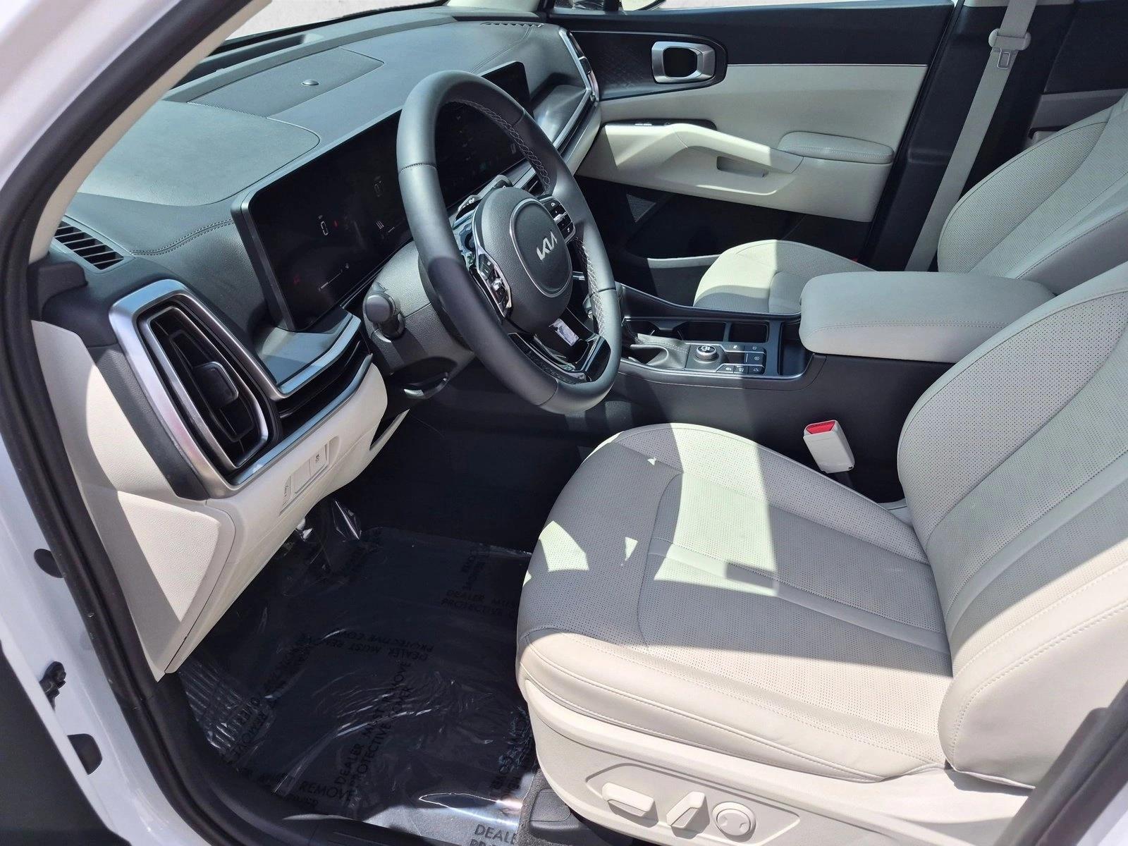 2025 Kia Sorento S - Photo 16
