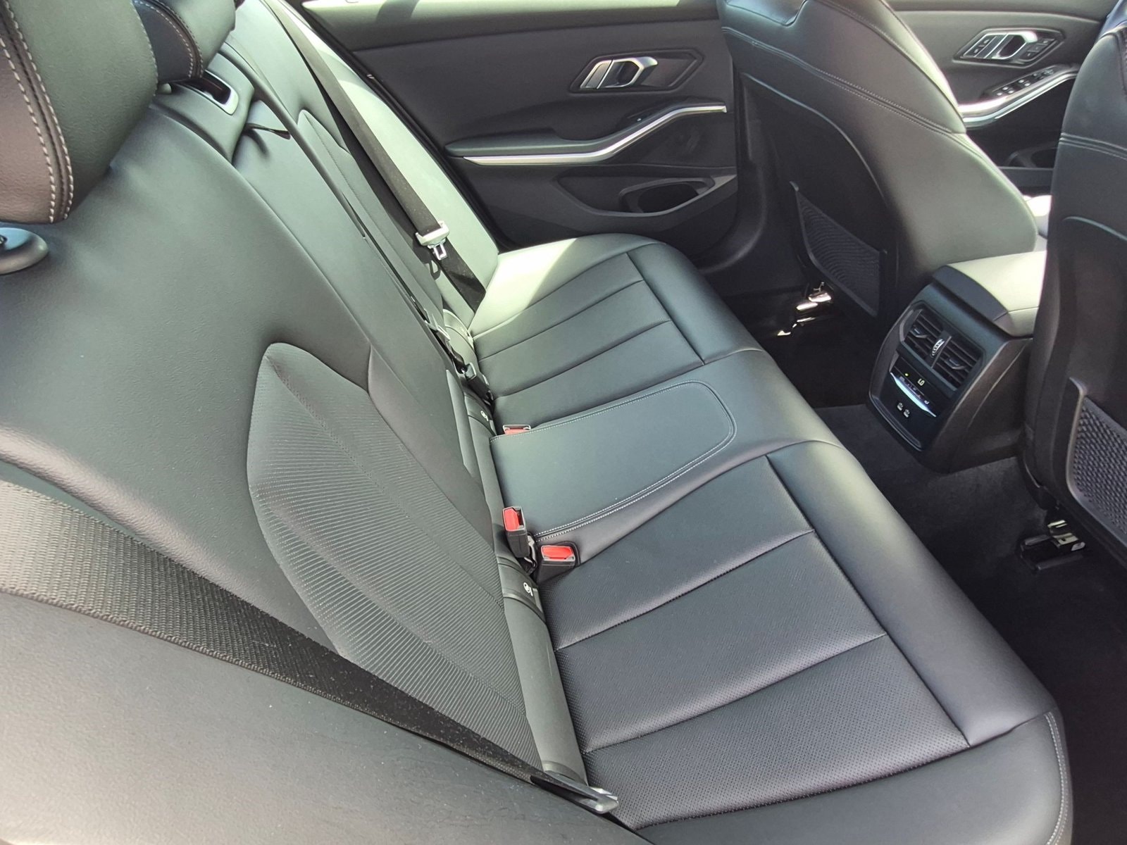 2022 BMW 3 Series 330i - Photo 21