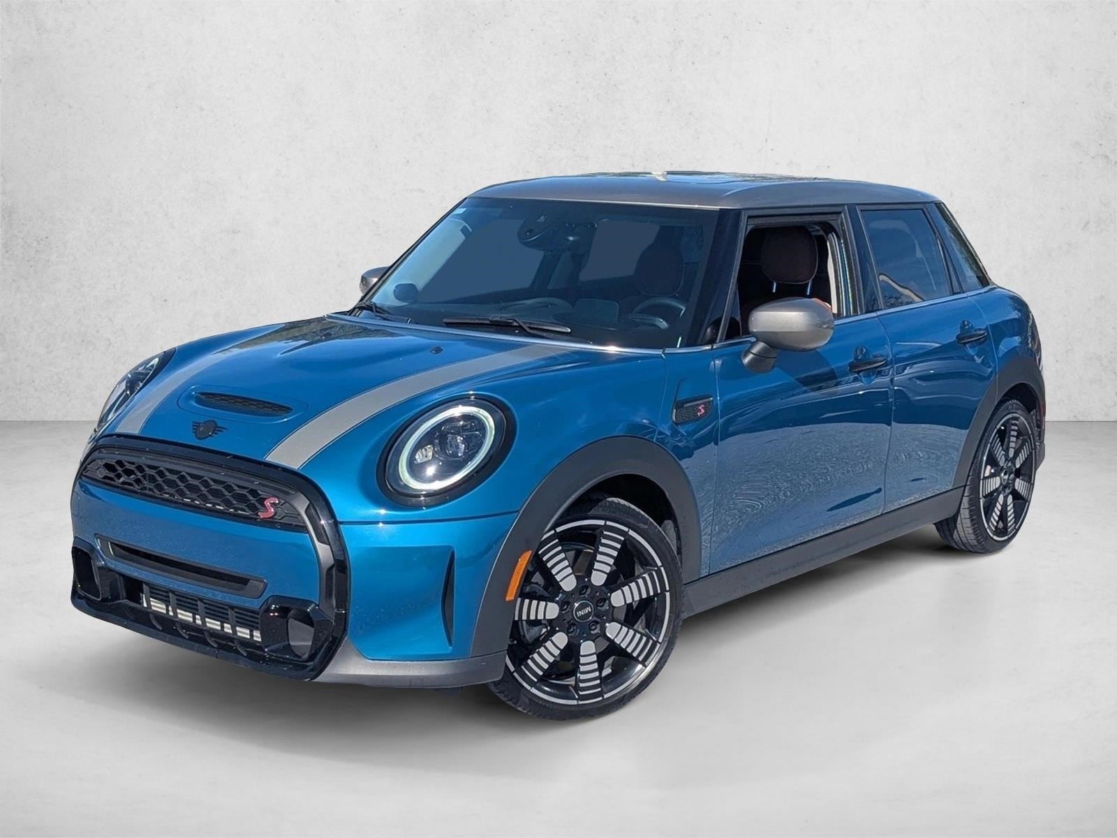 2023 MINI Hardtop 4 Door S's photo