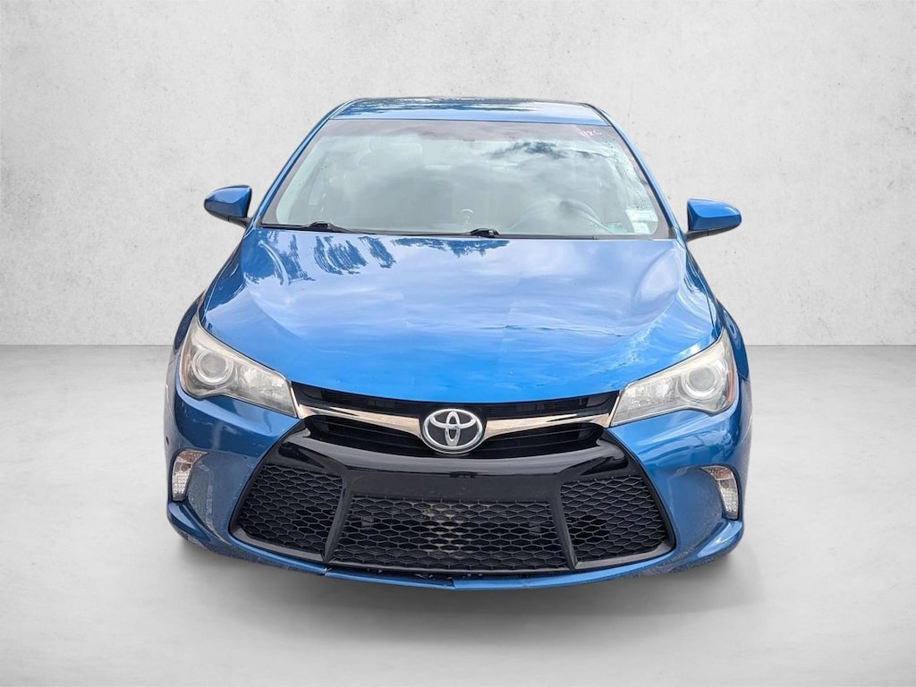 Used 2017 Toyota Camry SE Sedan