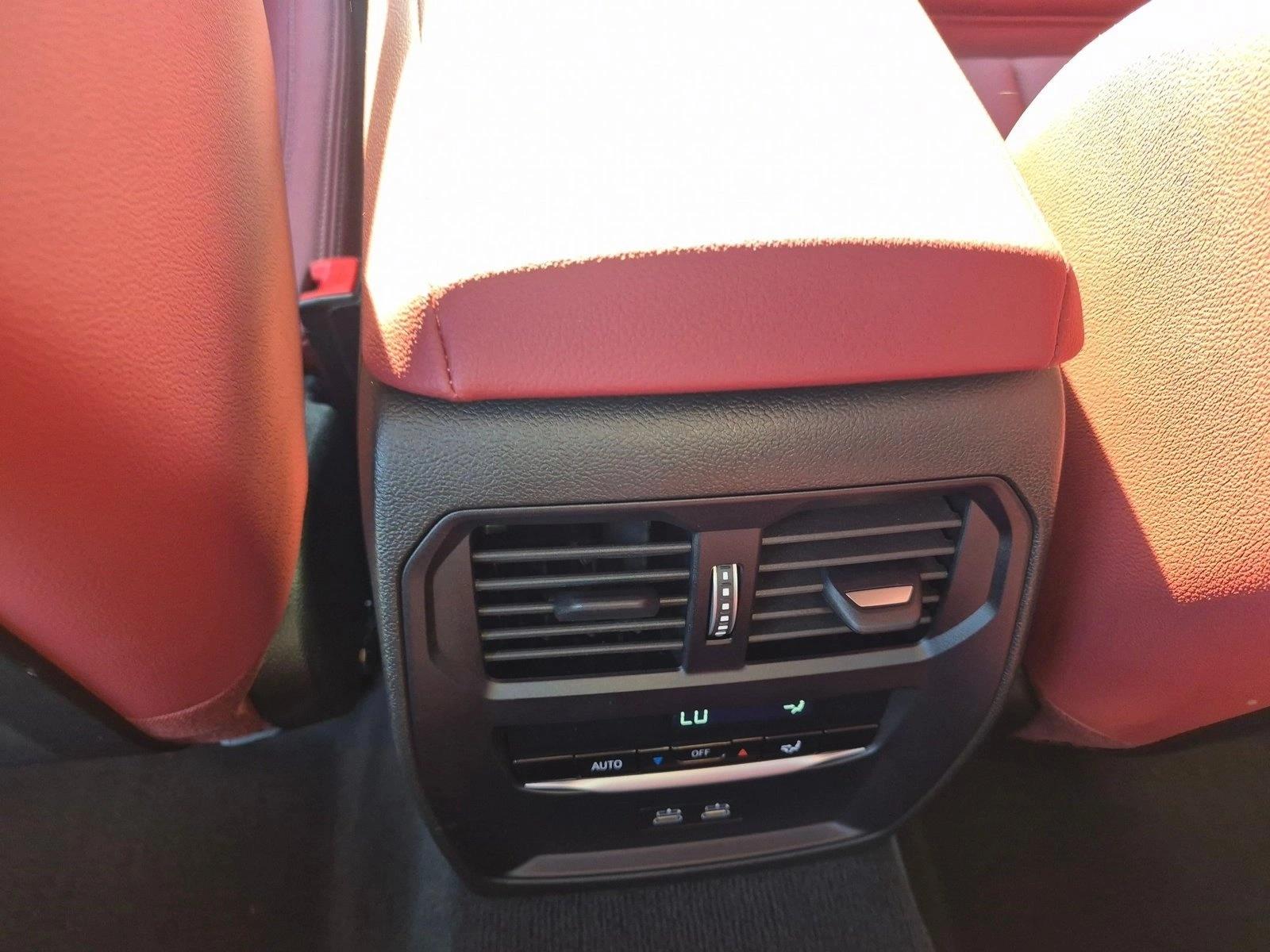 2024 BMW 3 Series 330i - Photo 18
