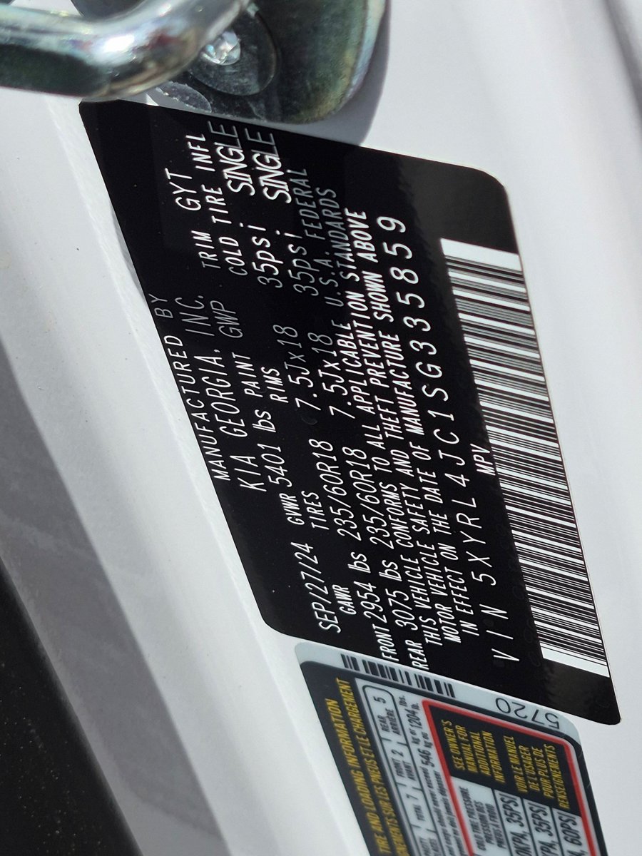 2025 Kia Sorento S - Photo 25