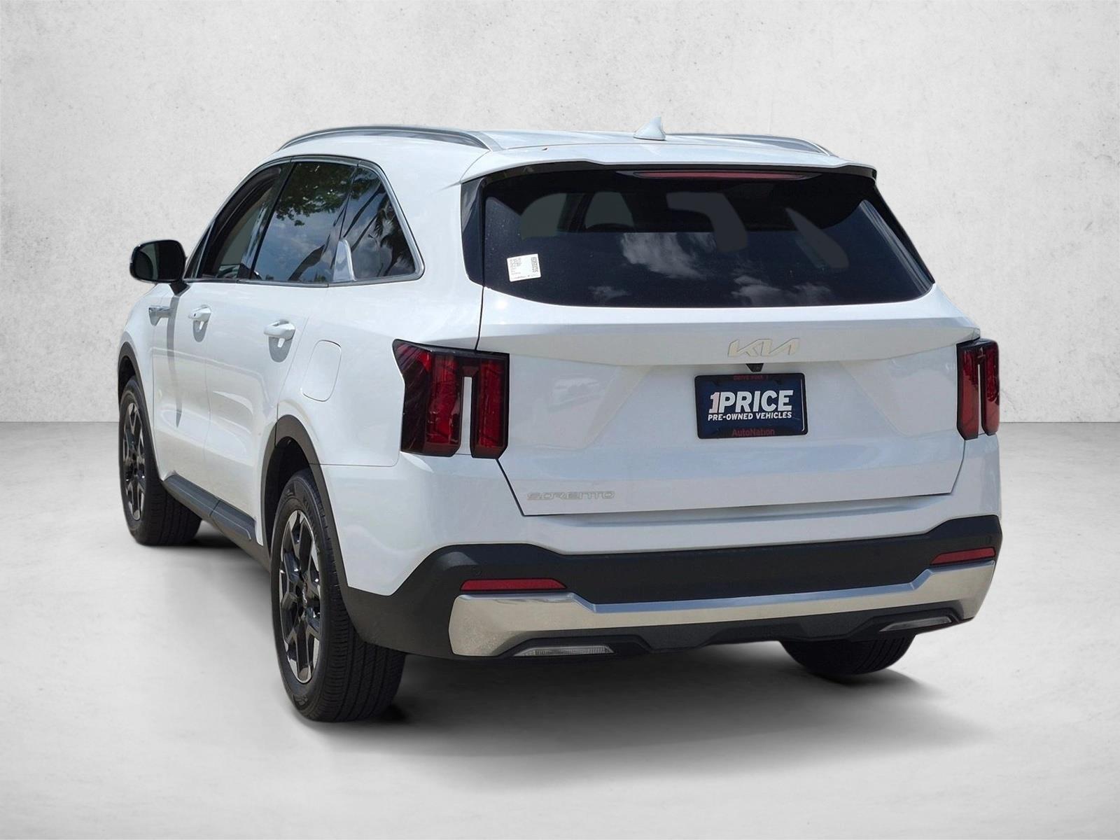 2025 Kia Sorento S - Photo 8