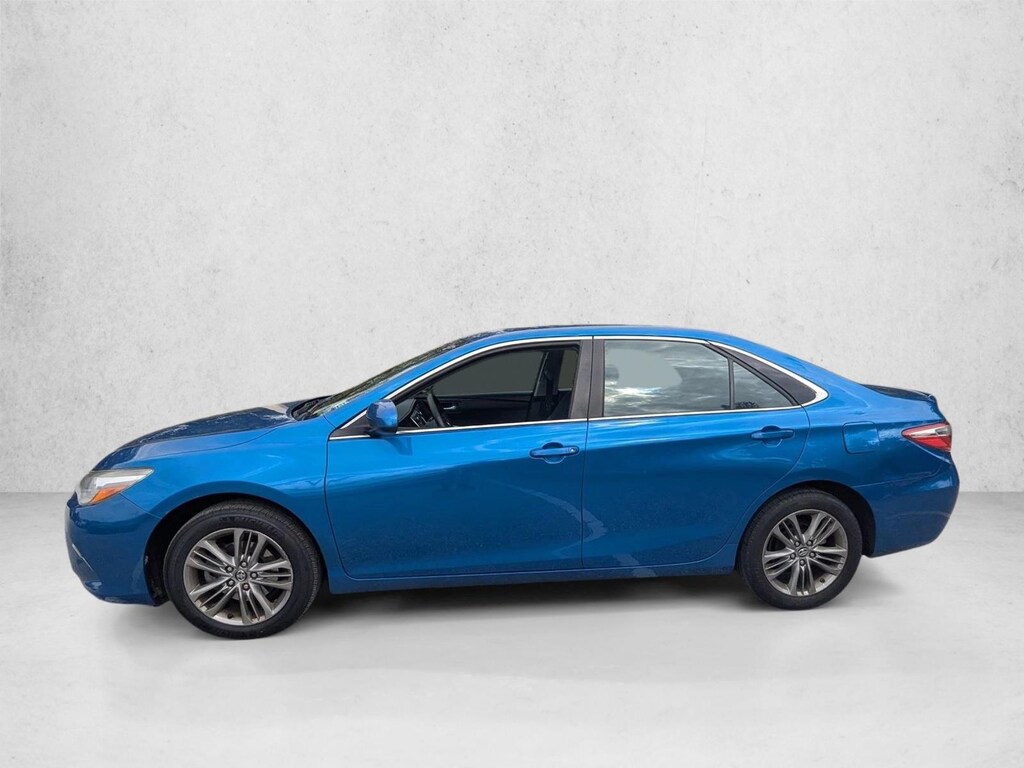 Used 2017 Toyota Camry SE Sedan