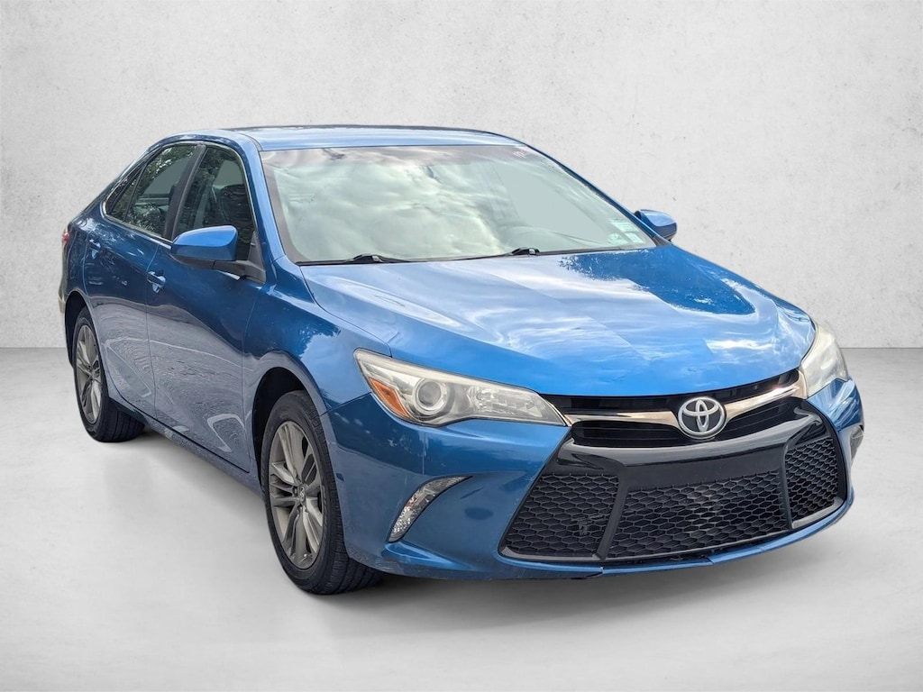 Used 2017 Toyota Camry SE Sedan