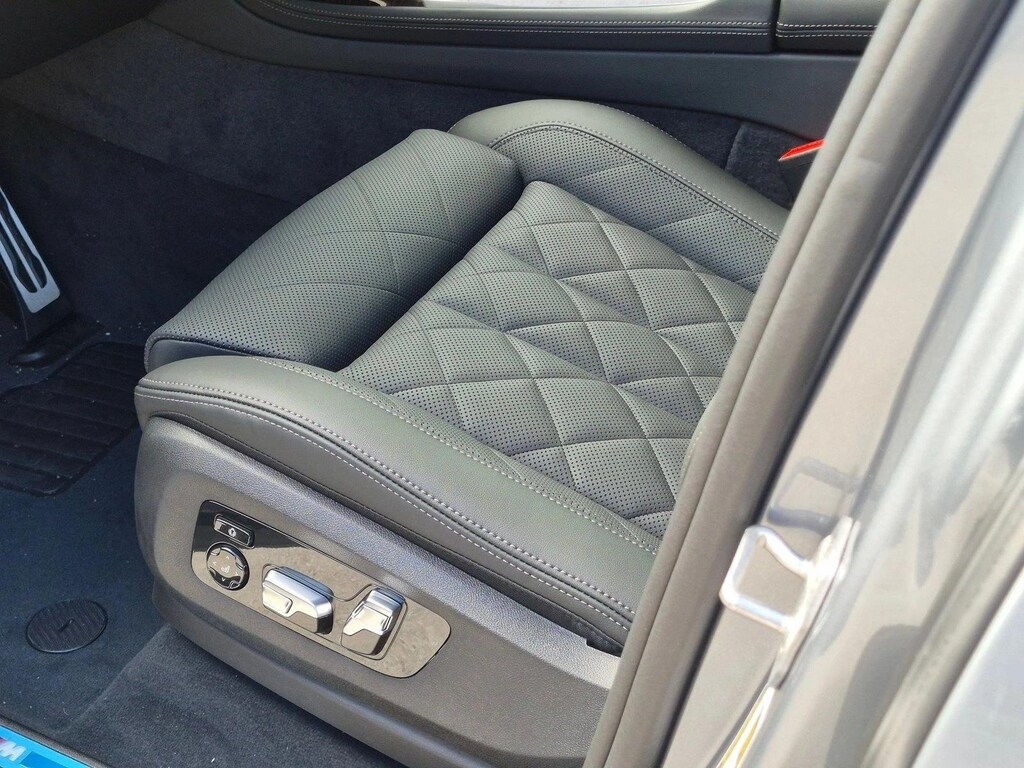New 2027 BMW X7 xDrive40i SUV