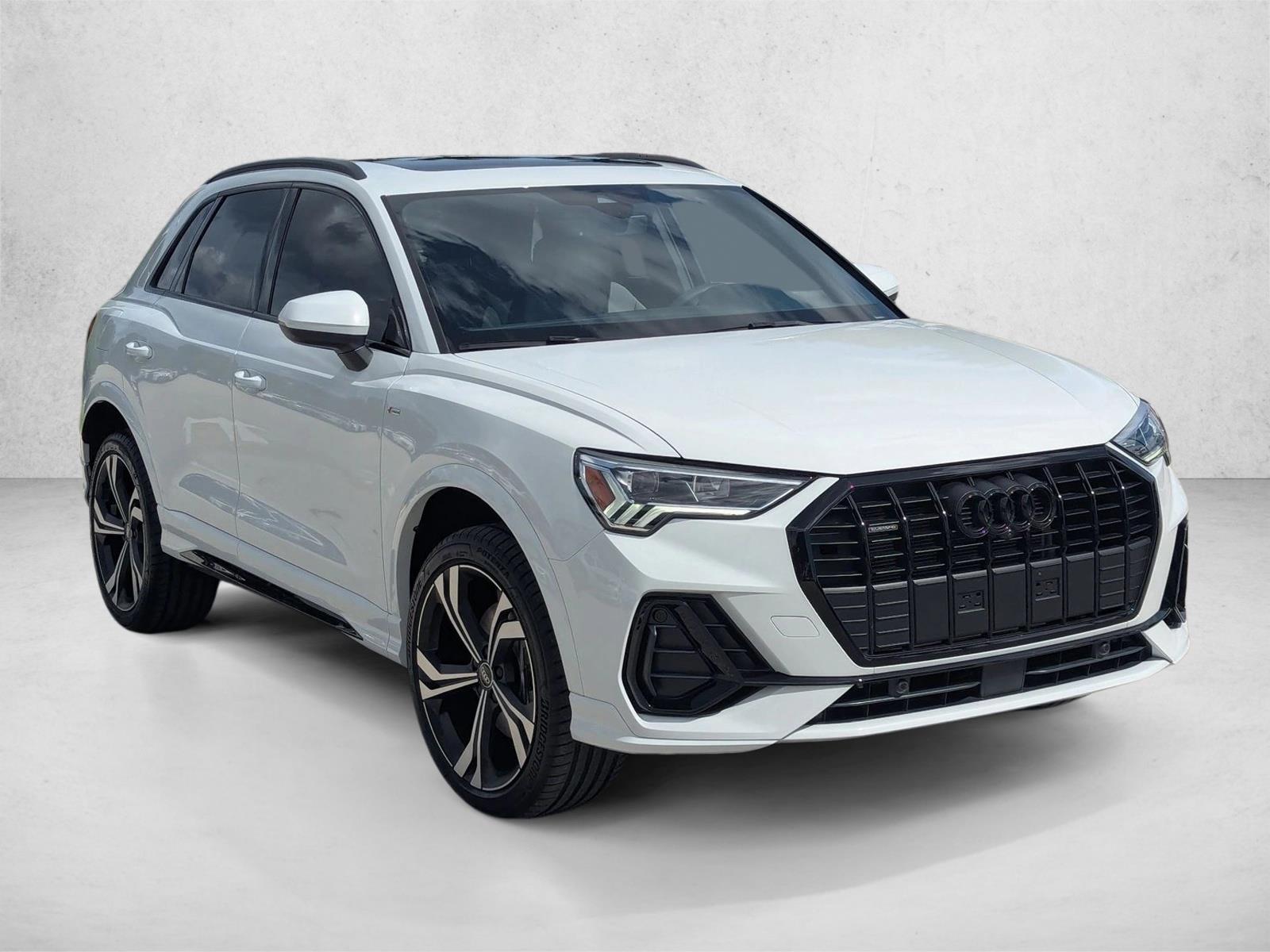 2024 Audi Q3 45 TFSI S line Premium photo 3