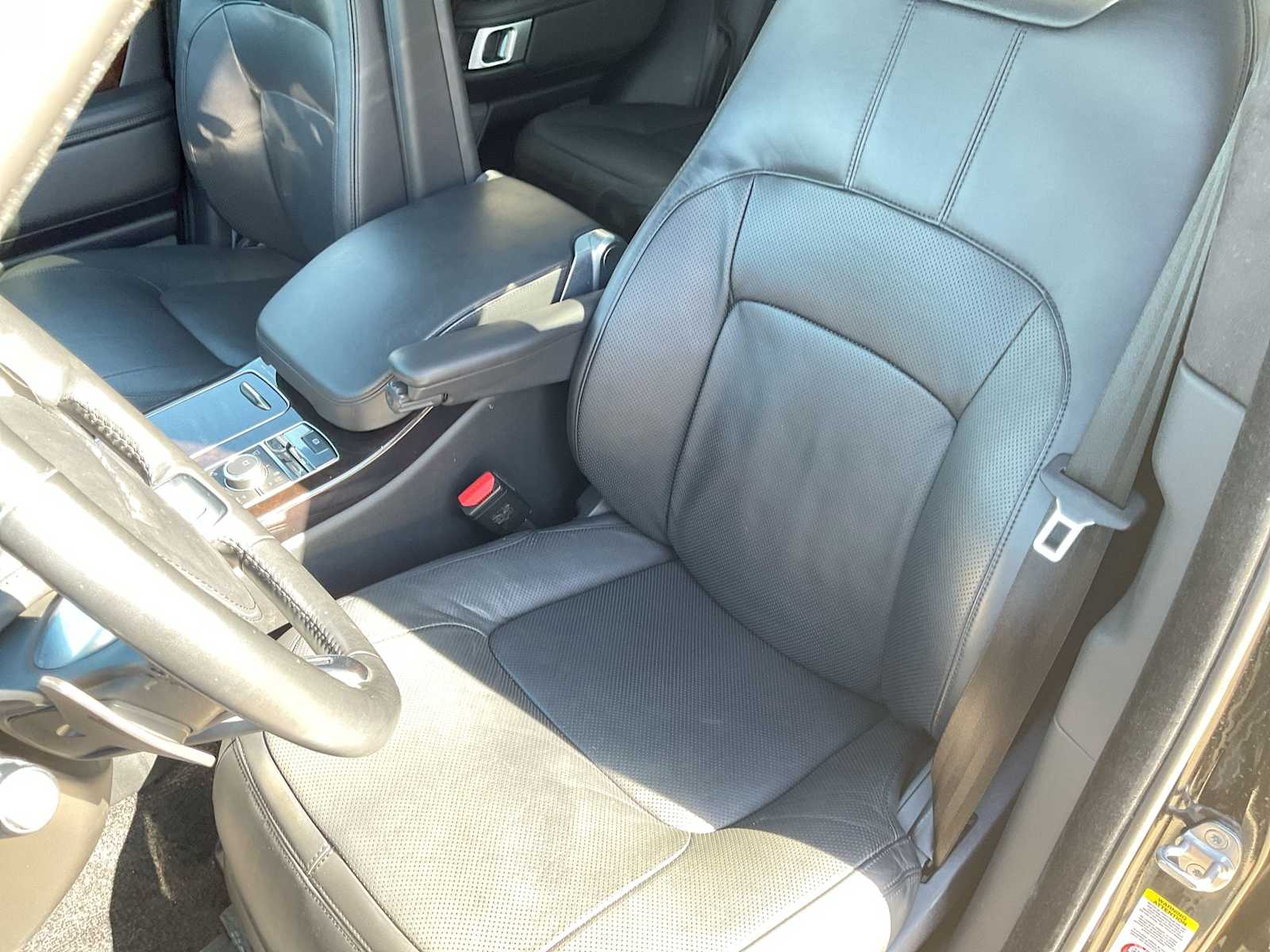 Thumbnail: 2019 Land Rover Range Rover - 17