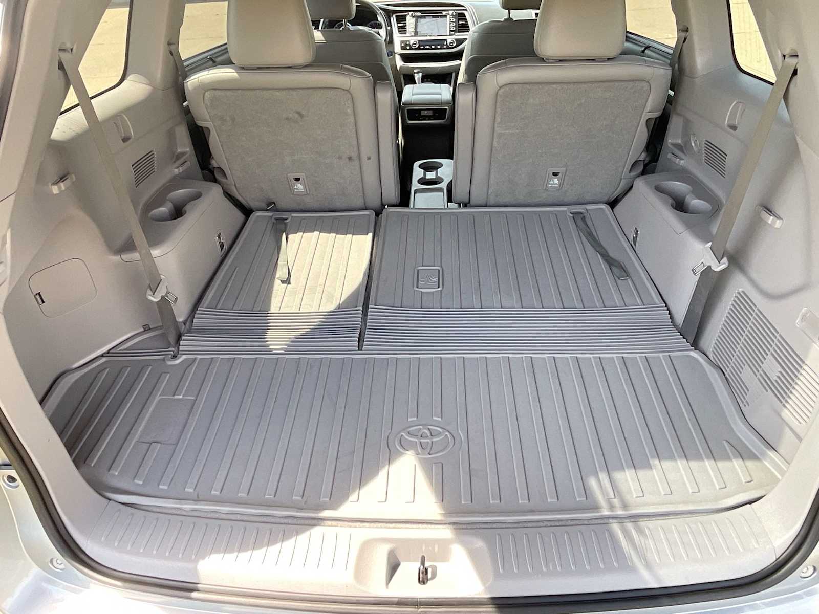 Thumbnail: 2019 Toyota Highlander - 37
