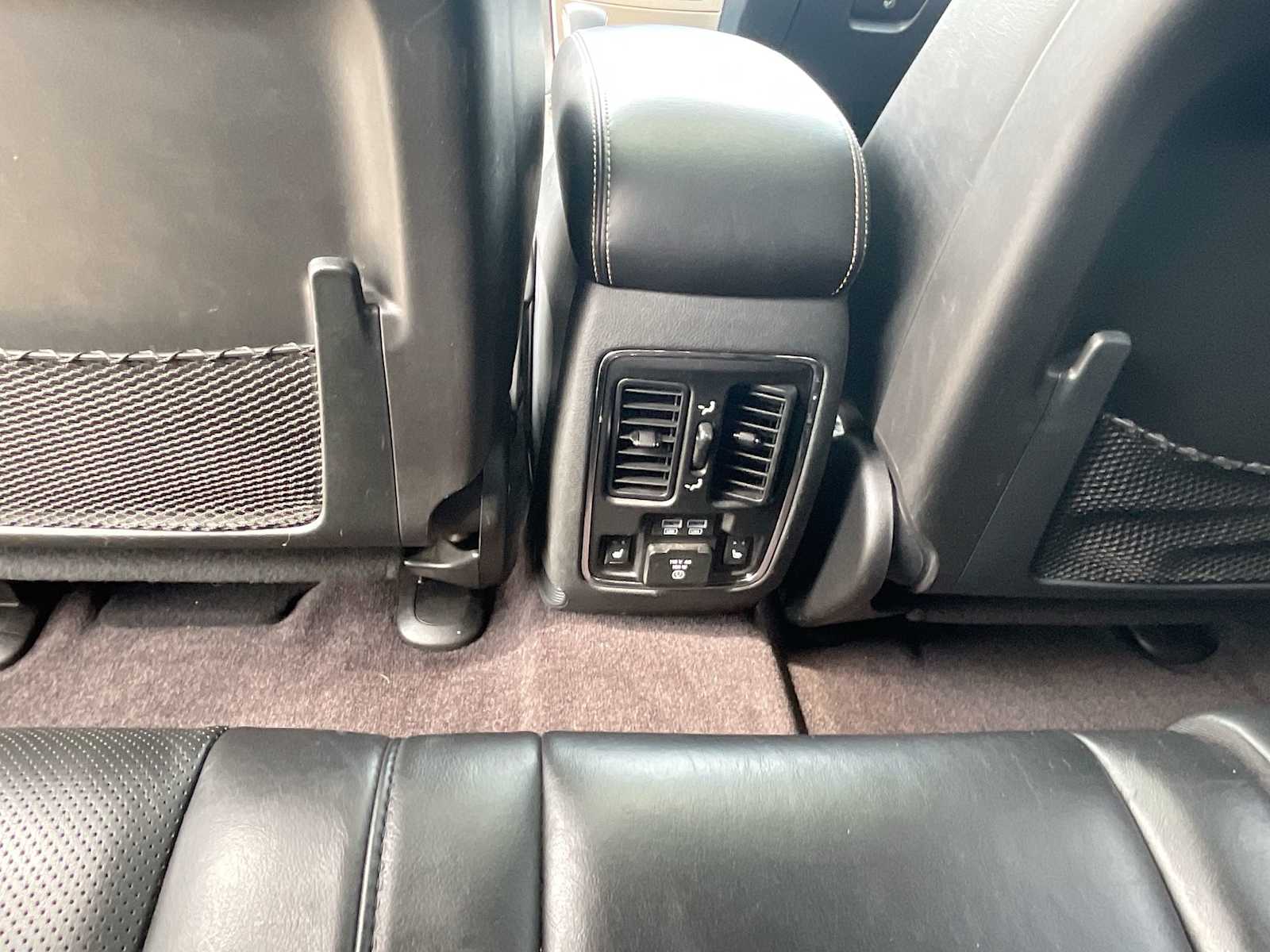 2016 Jeep Grand Cherokee Limited Edition 16