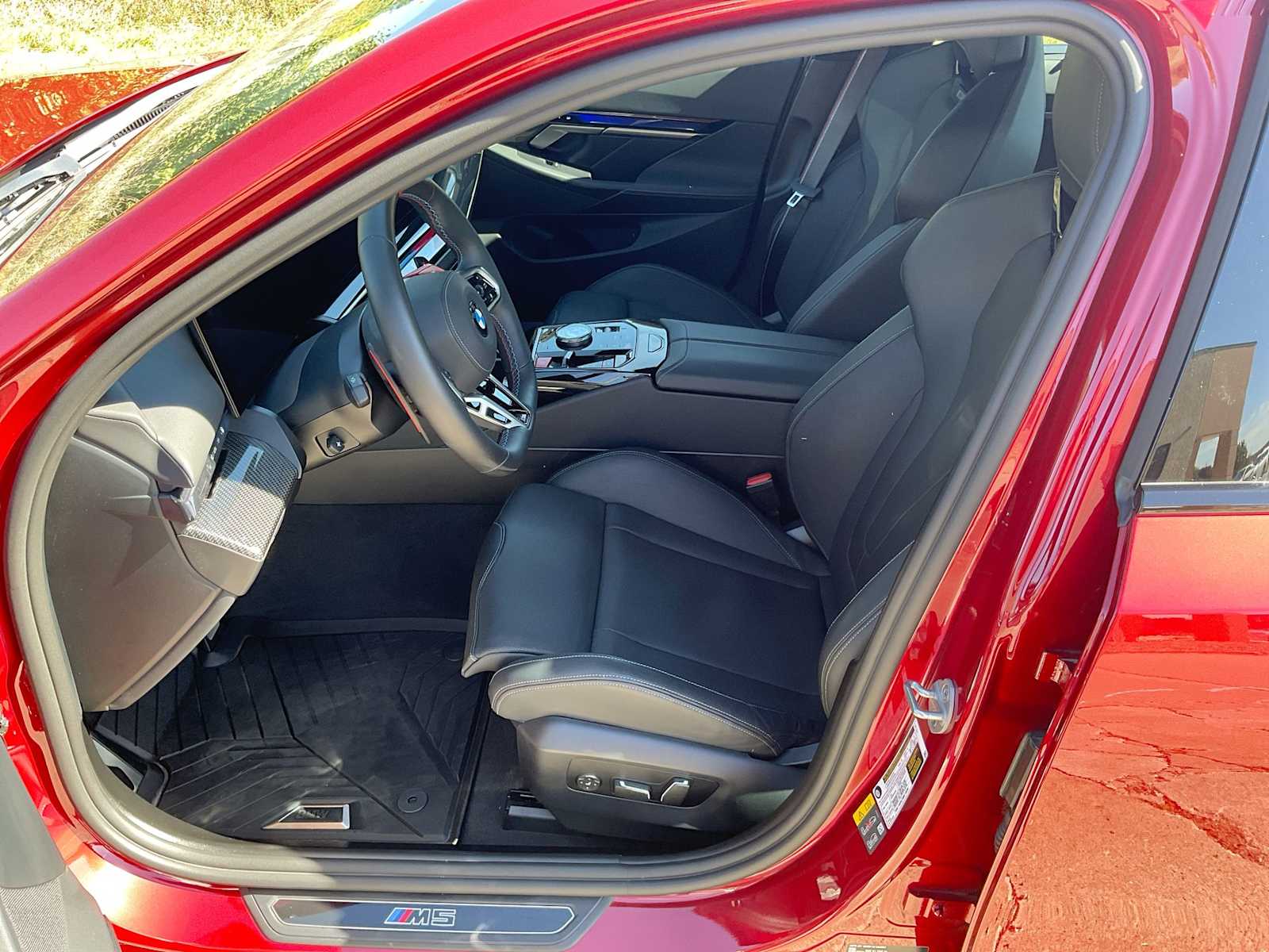 Thumbnail: 2025 BMW M5 - 10