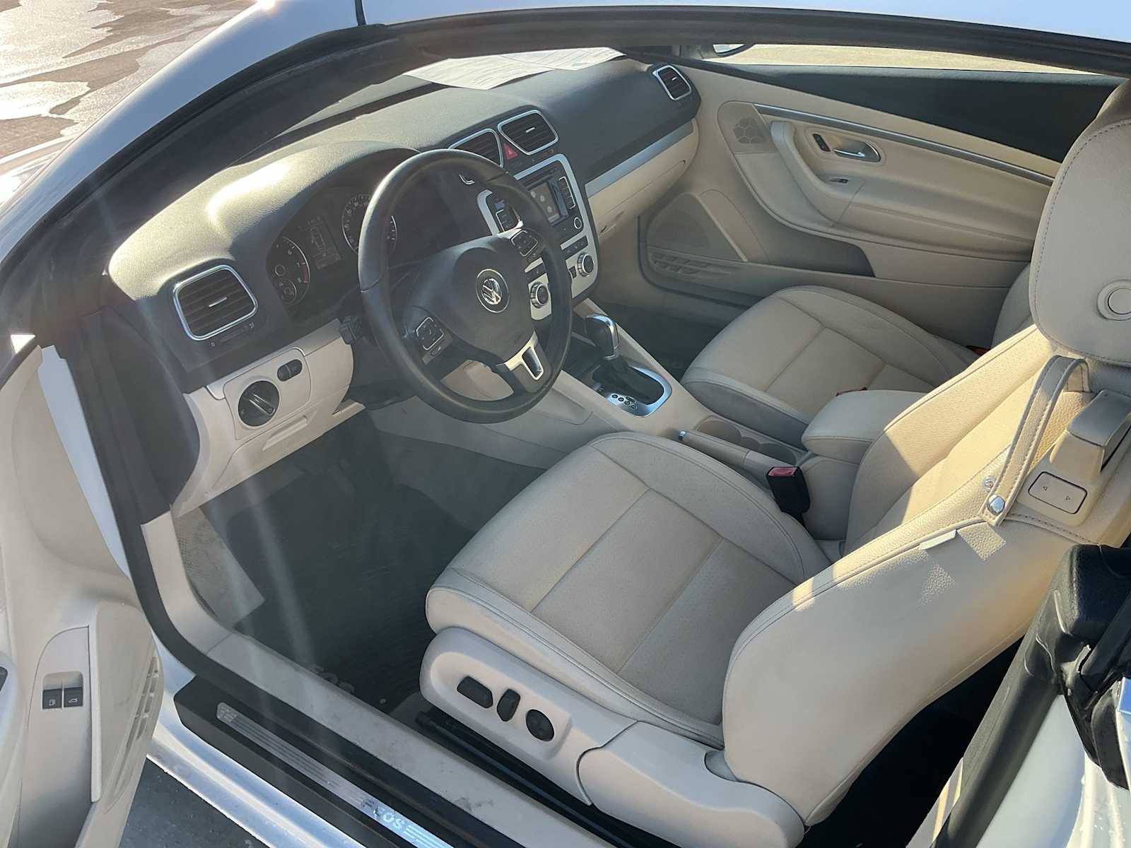 Thumbnail: 2014 Volkswagen Eos - 10