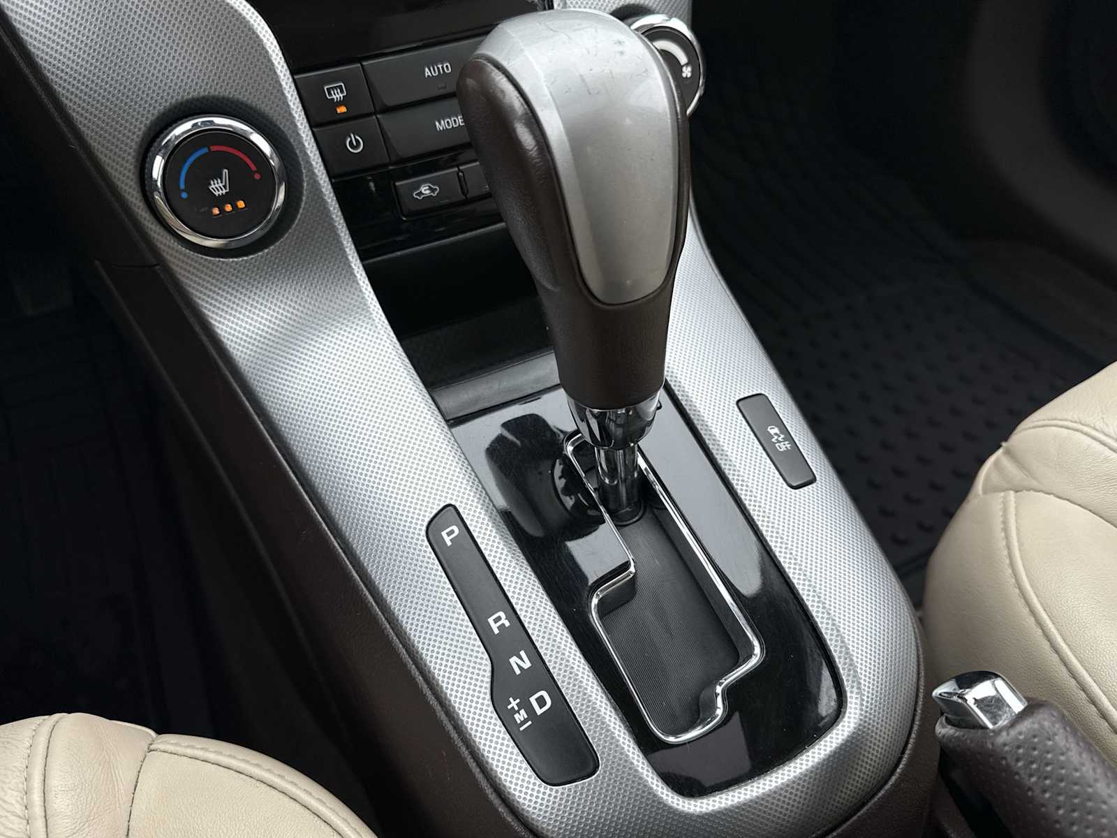 Thumbnail: 2014 Chevrolet Cruze - 34