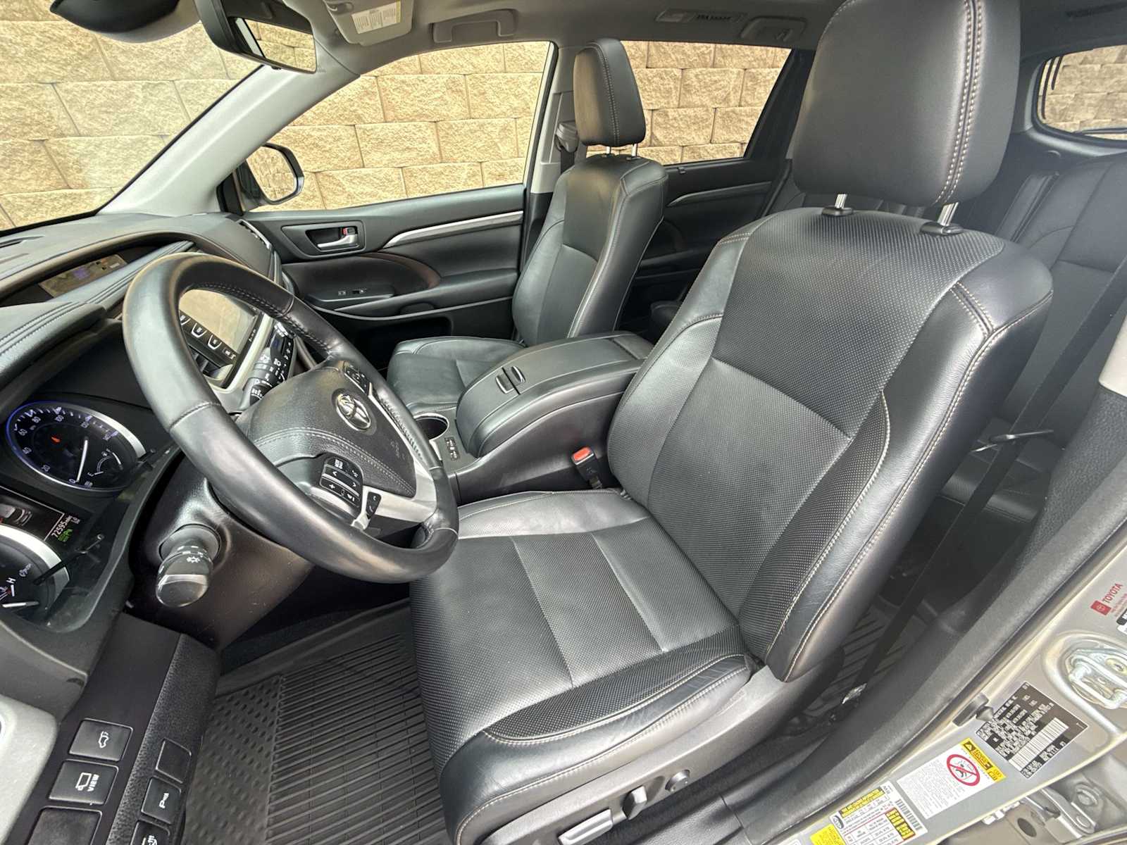 Thumbnail: 2018 Toyota Highlander - 17