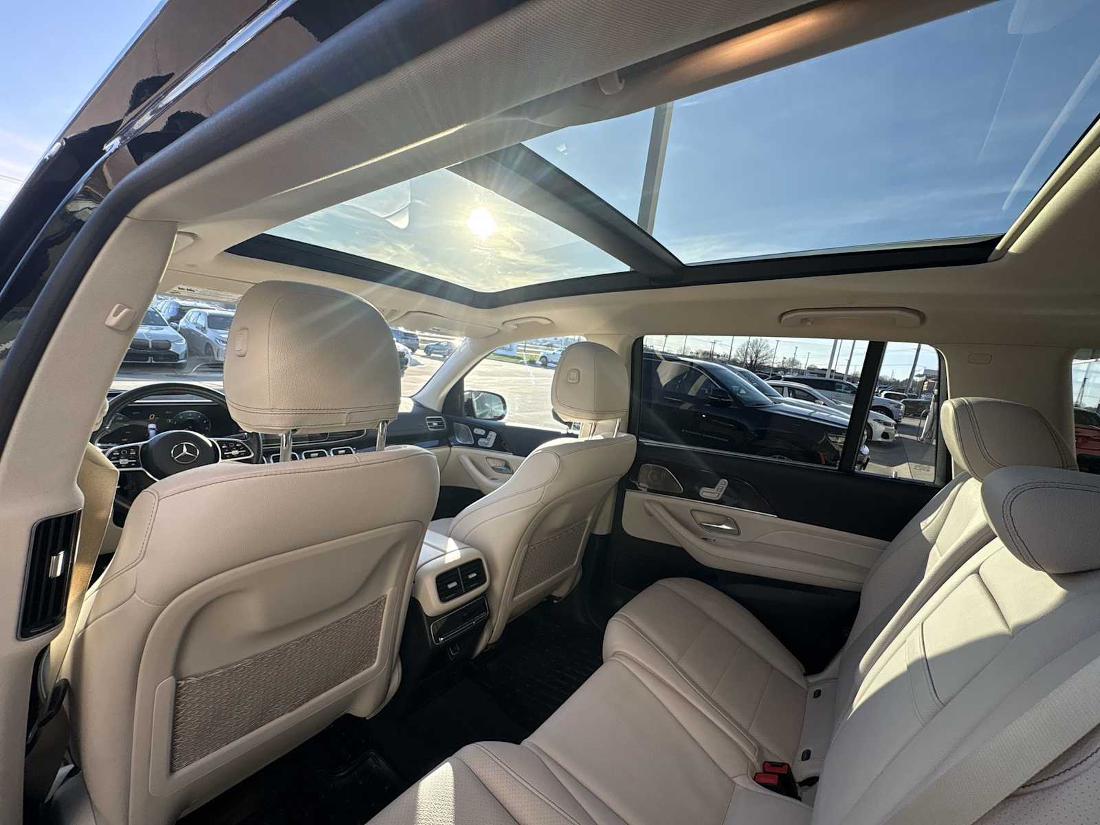 Thumbnail: 2022 Mercedes-Benz GLS - 16