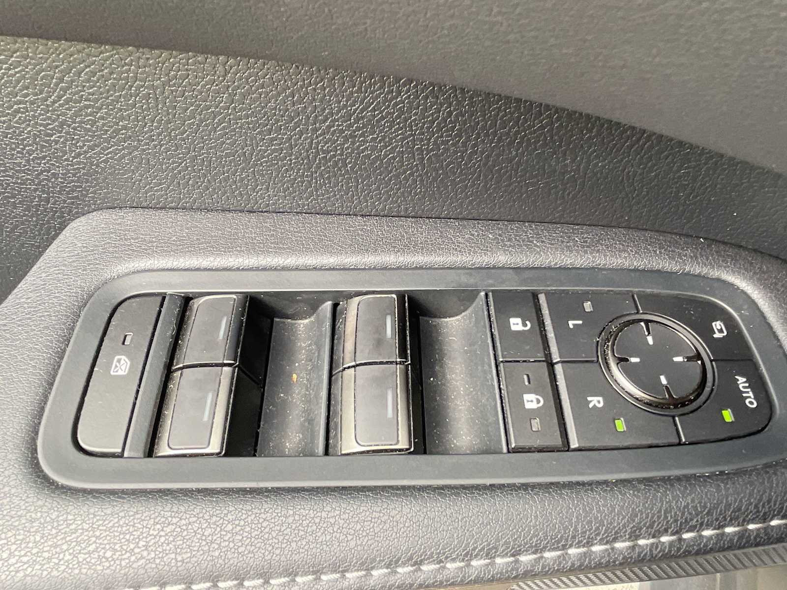 Thumbnail: 2023 Lexus RX - 18