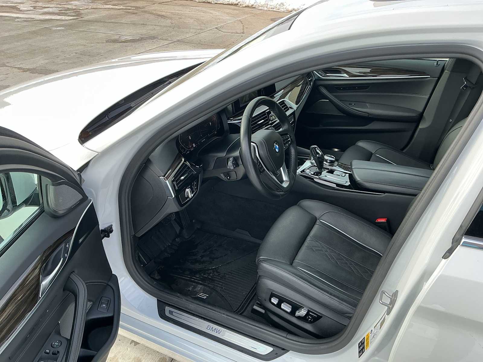 Thumbnail: 2022 BMW 5 Series - 10