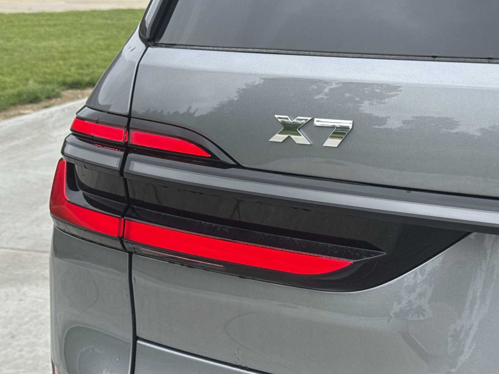 Thumbnail: 2026 BMW X7 - 13