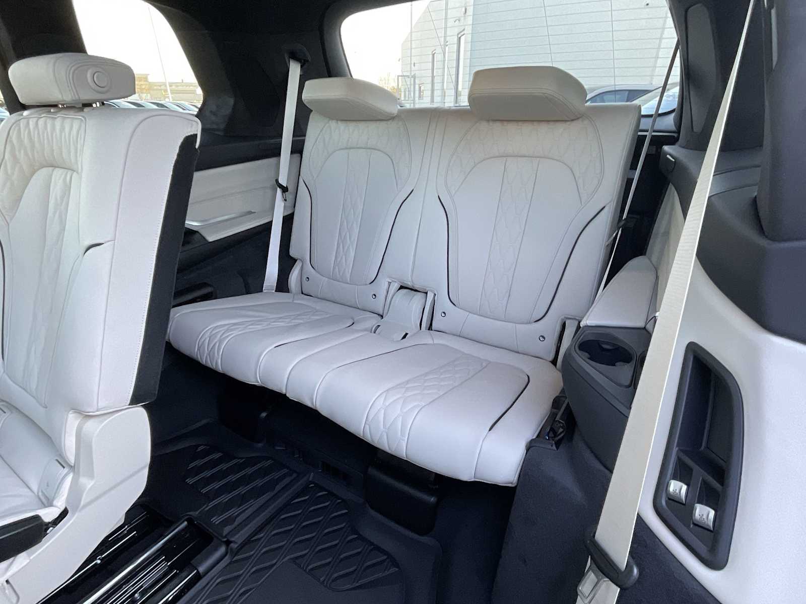 Thumbnail: 2026 BMW X7 - 39