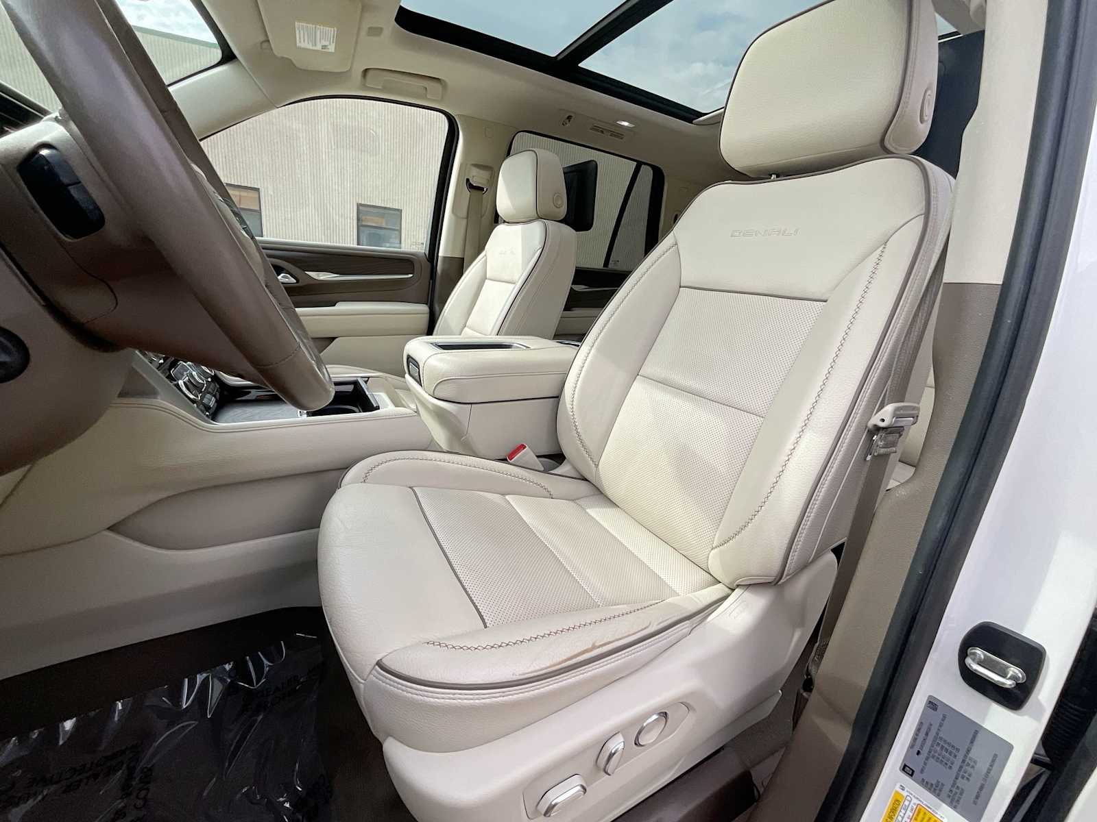 Thumbnail: 2021 GMC Yukon - 17