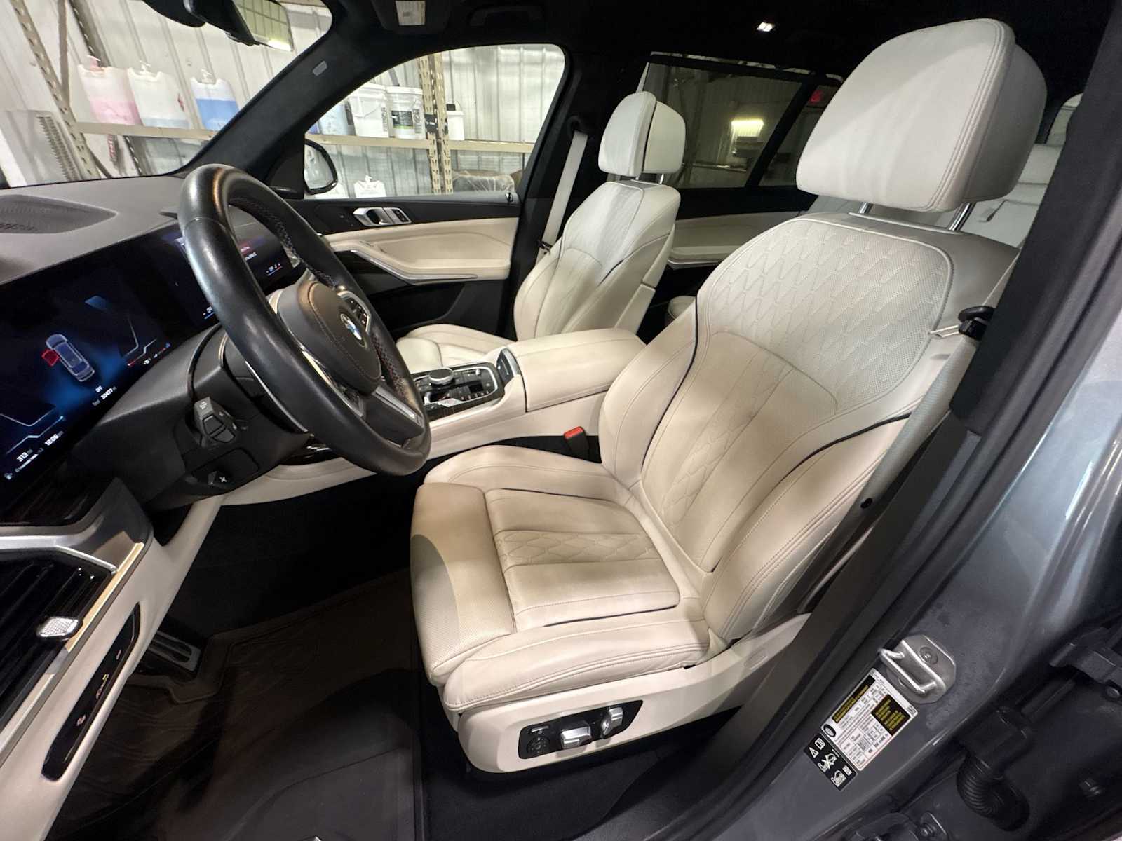 Thumbnail: 2024 BMW X7 - 16