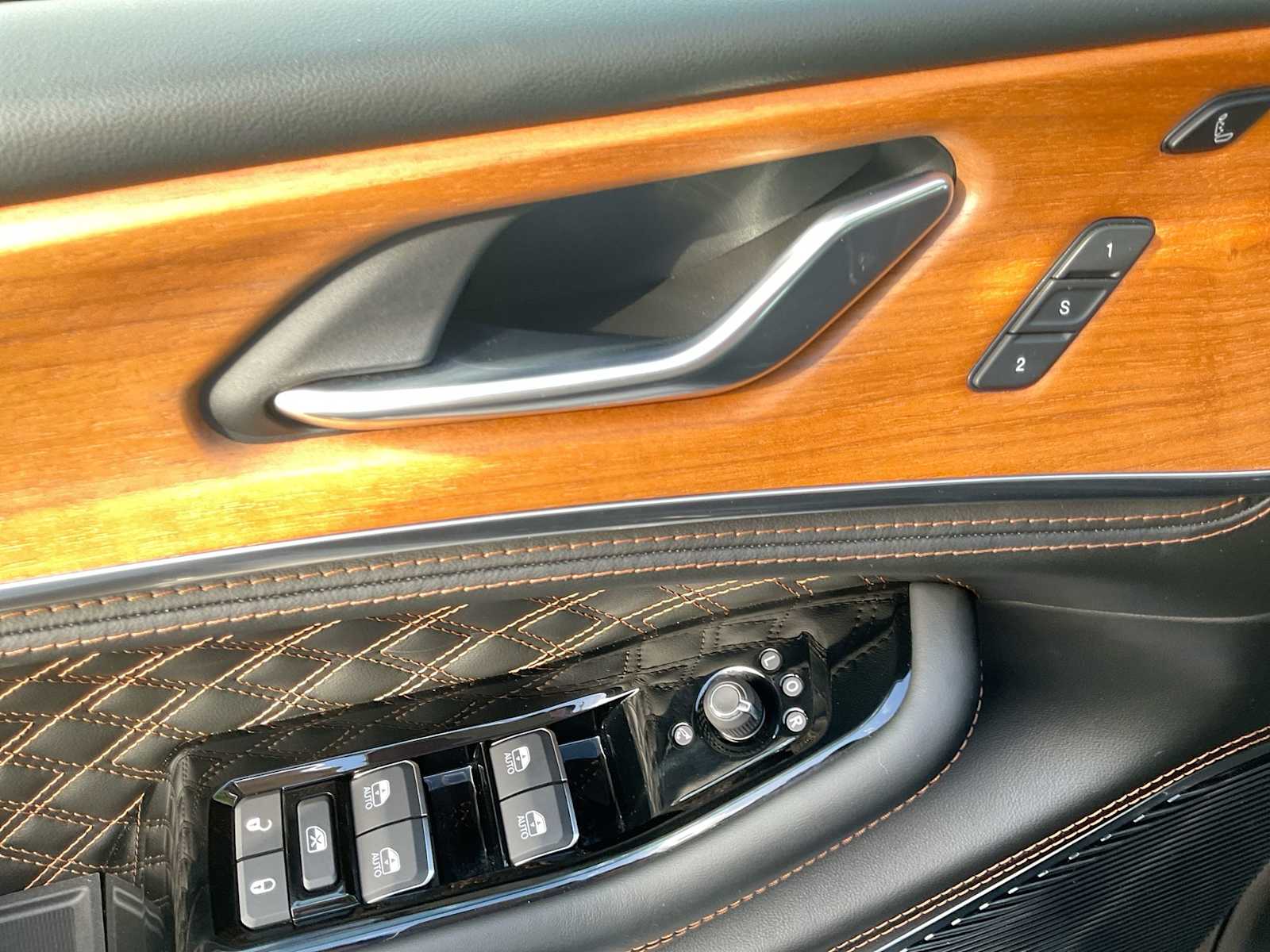 Thumbnail: 2025 Jeep Grand Cherokee - 18