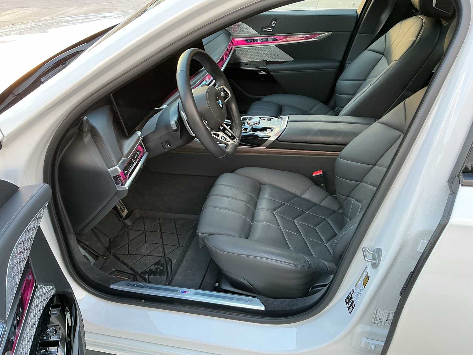 Thumbnail: 2024 BMW 7 Series - 10