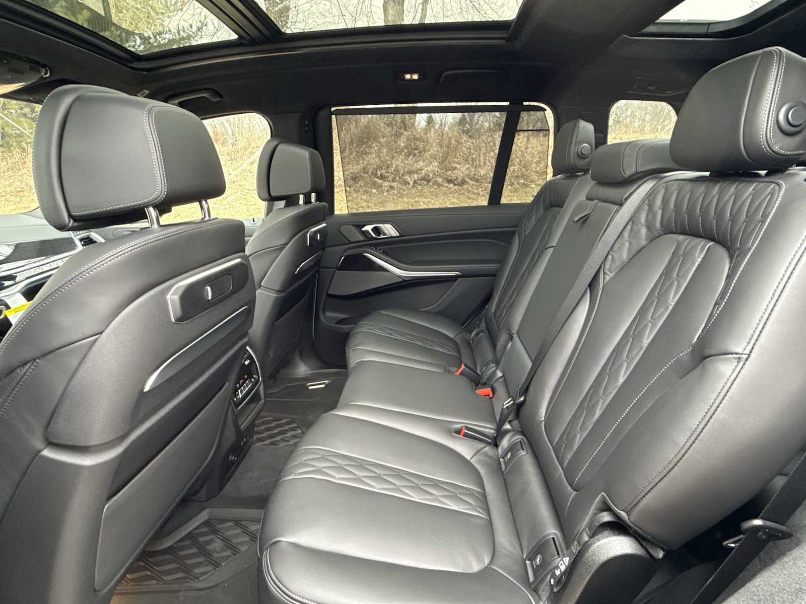 Thumbnail: 2026 BMW X7 - 21