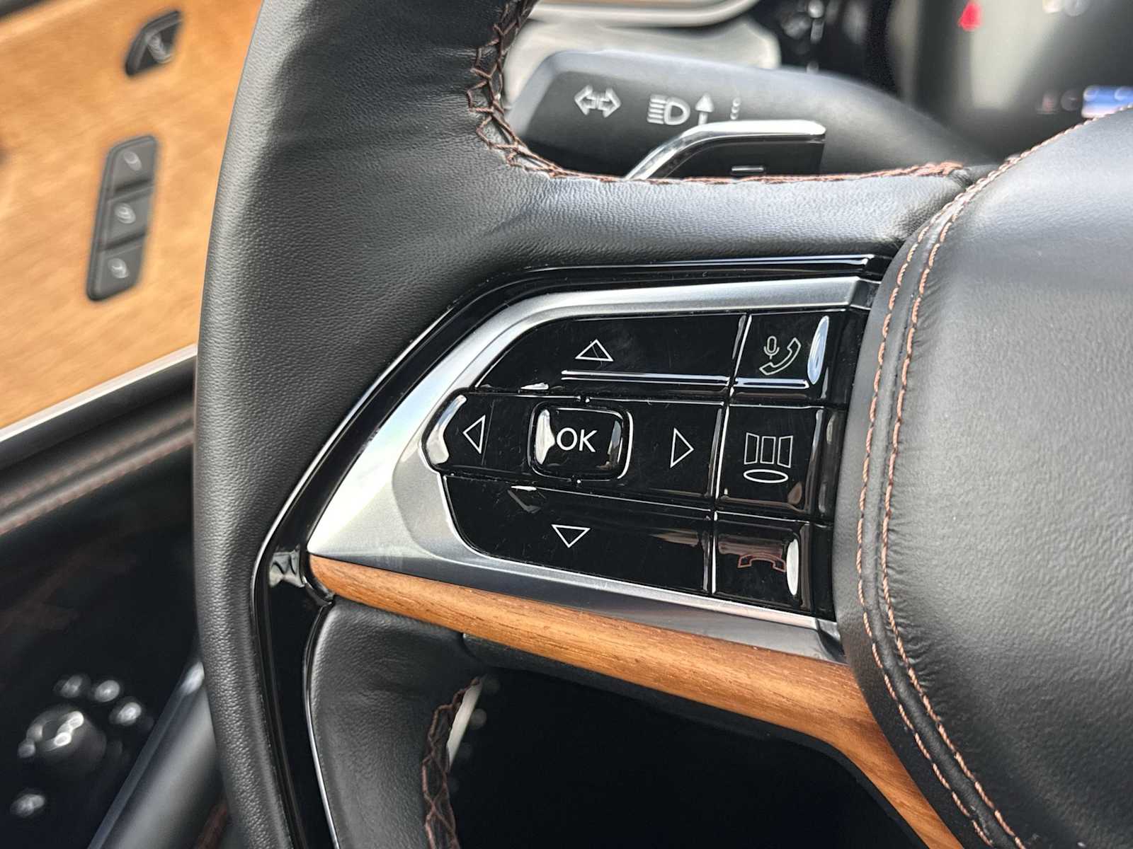 Thumbnail: 2023 Jeep Grand Cherokee - 26