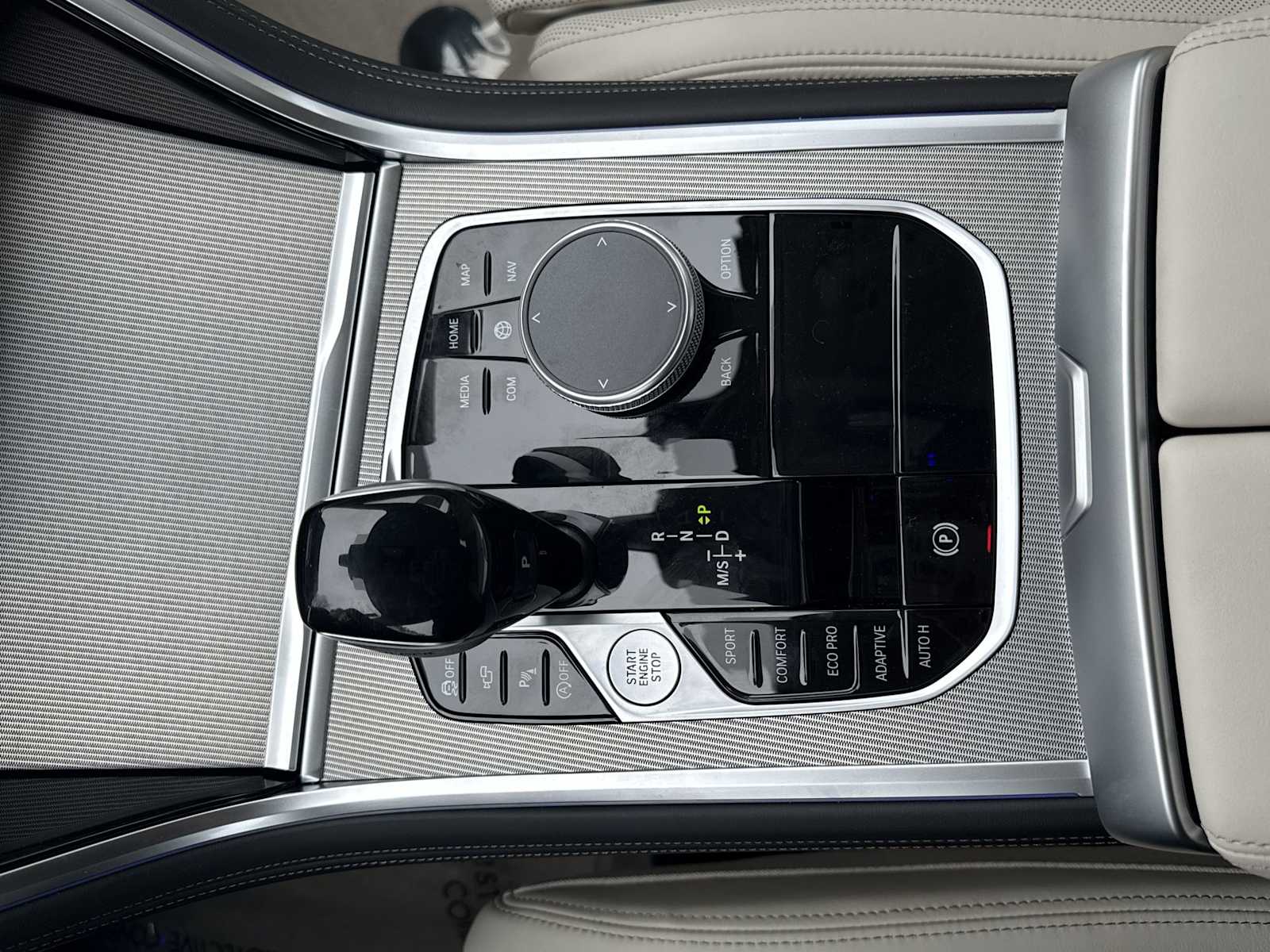 2026 BMW 8 Series M850i - Photo 26