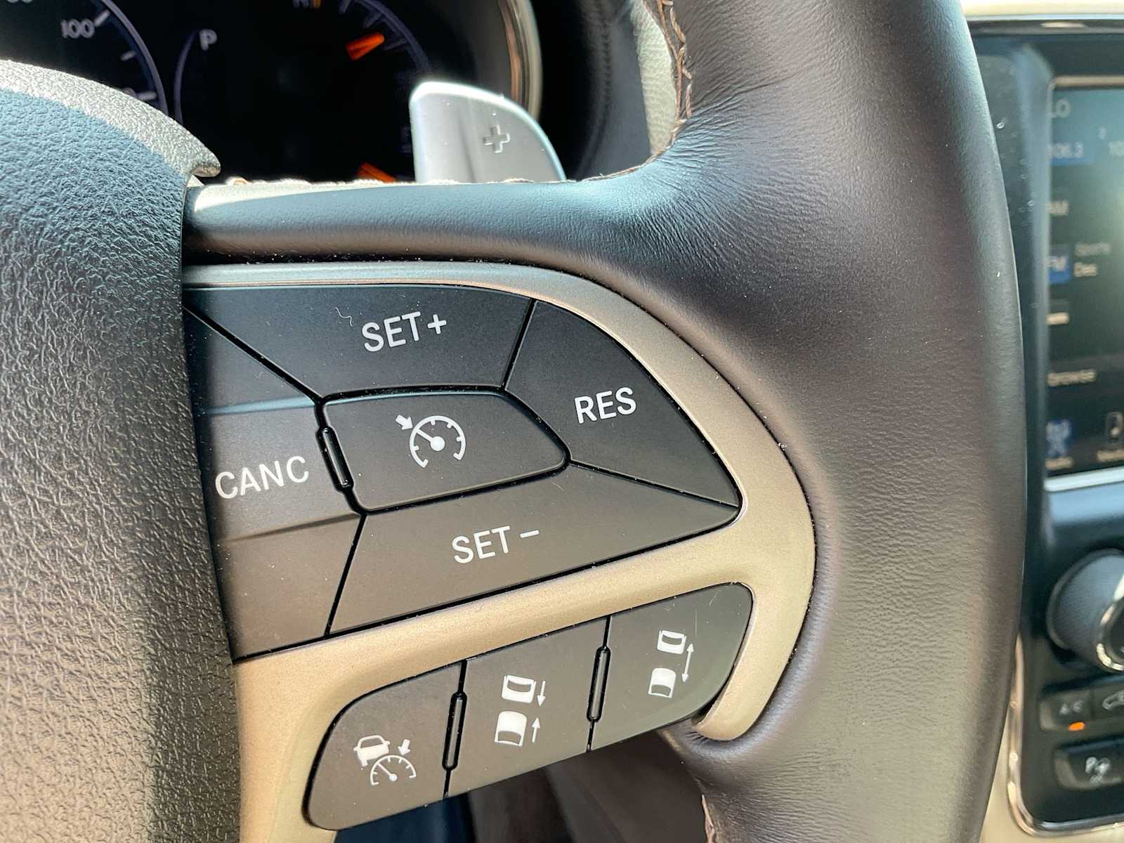 Thumbnail: 2017 Jeep Grand Cherokee - 27