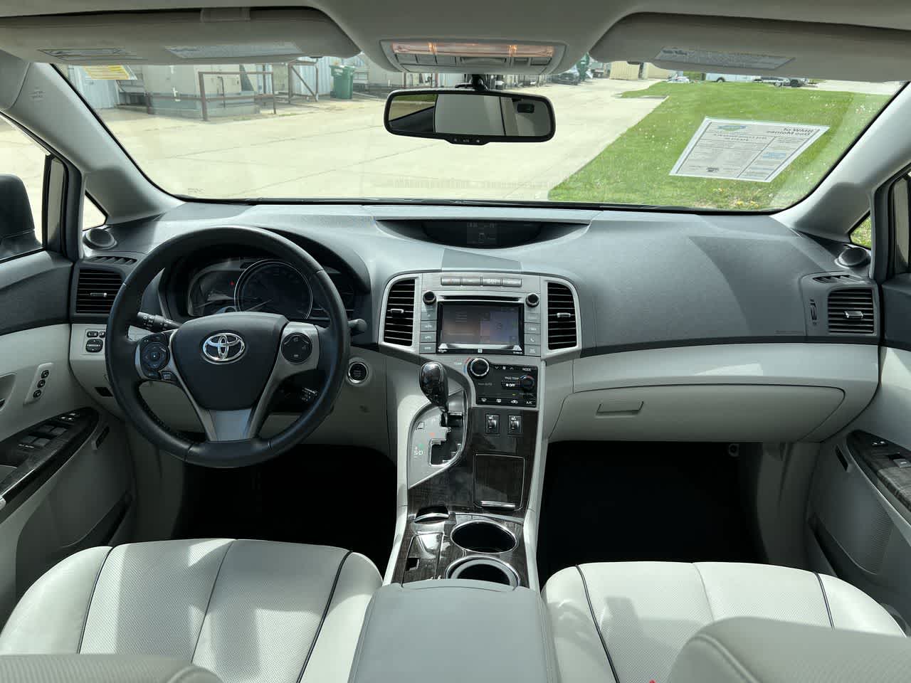 2015 Toyota Venza XLE 14