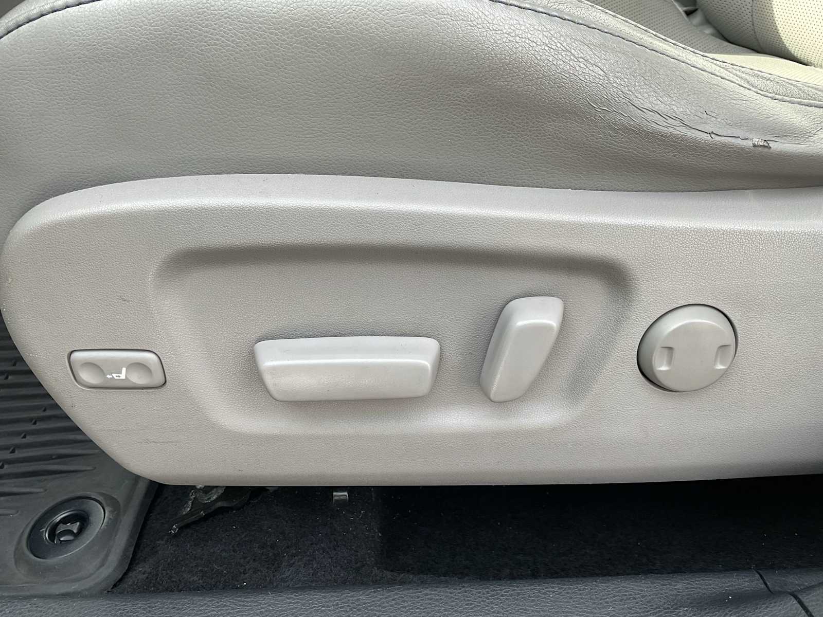 Thumbnail: 2014 Toyota Highlander - 18