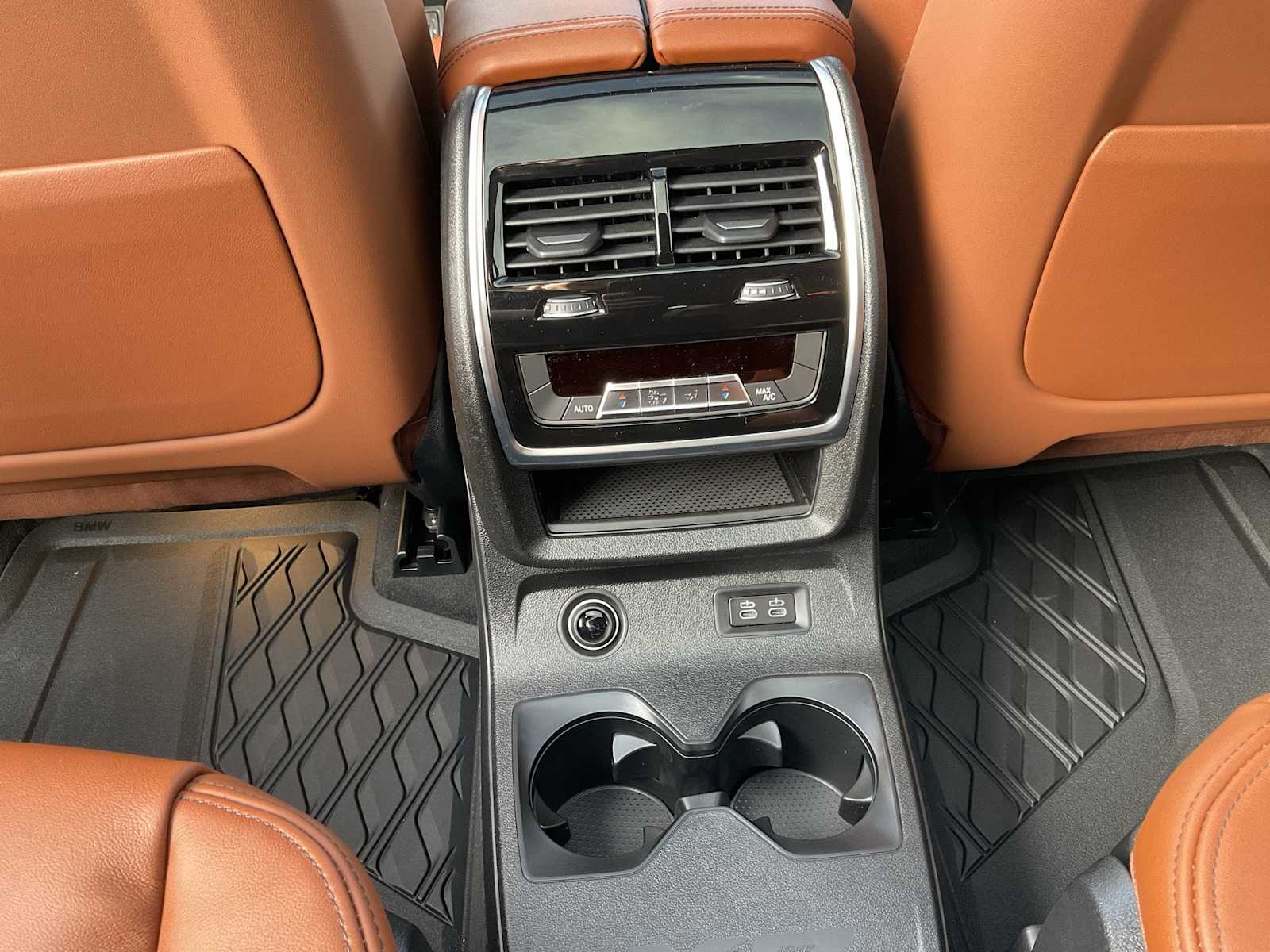Thumbnail: 2026 BMW X7 - 40