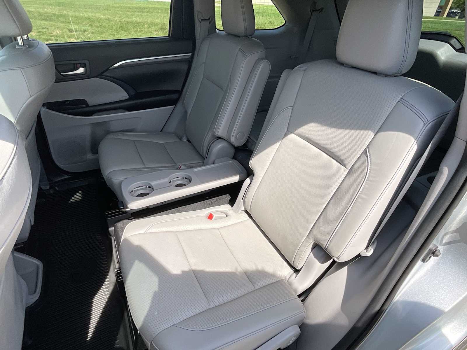 Thumbnail: 2019 Toyota Highlander - 21