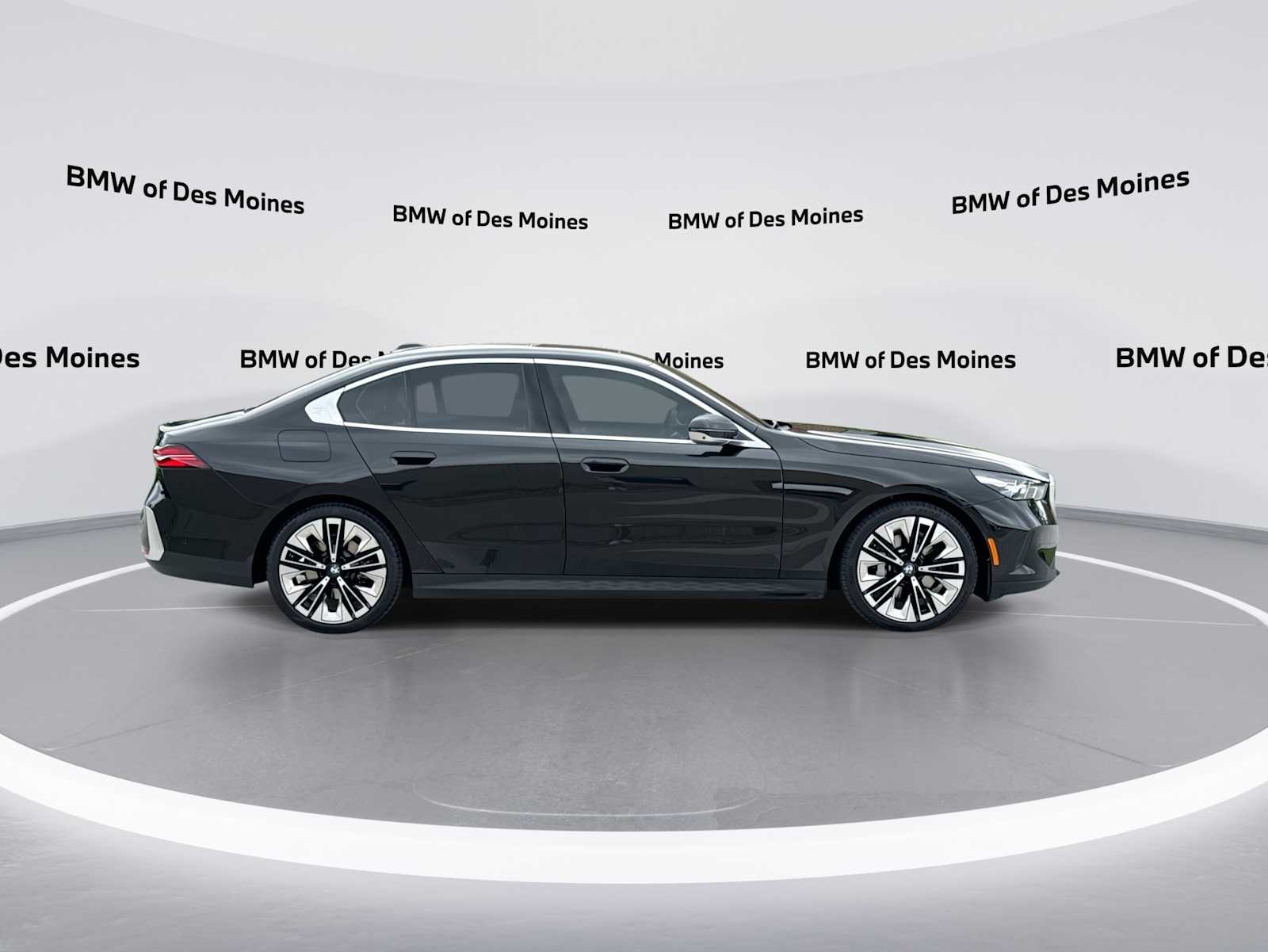 Thumbnail: 2024 BMW 5 Series - 9