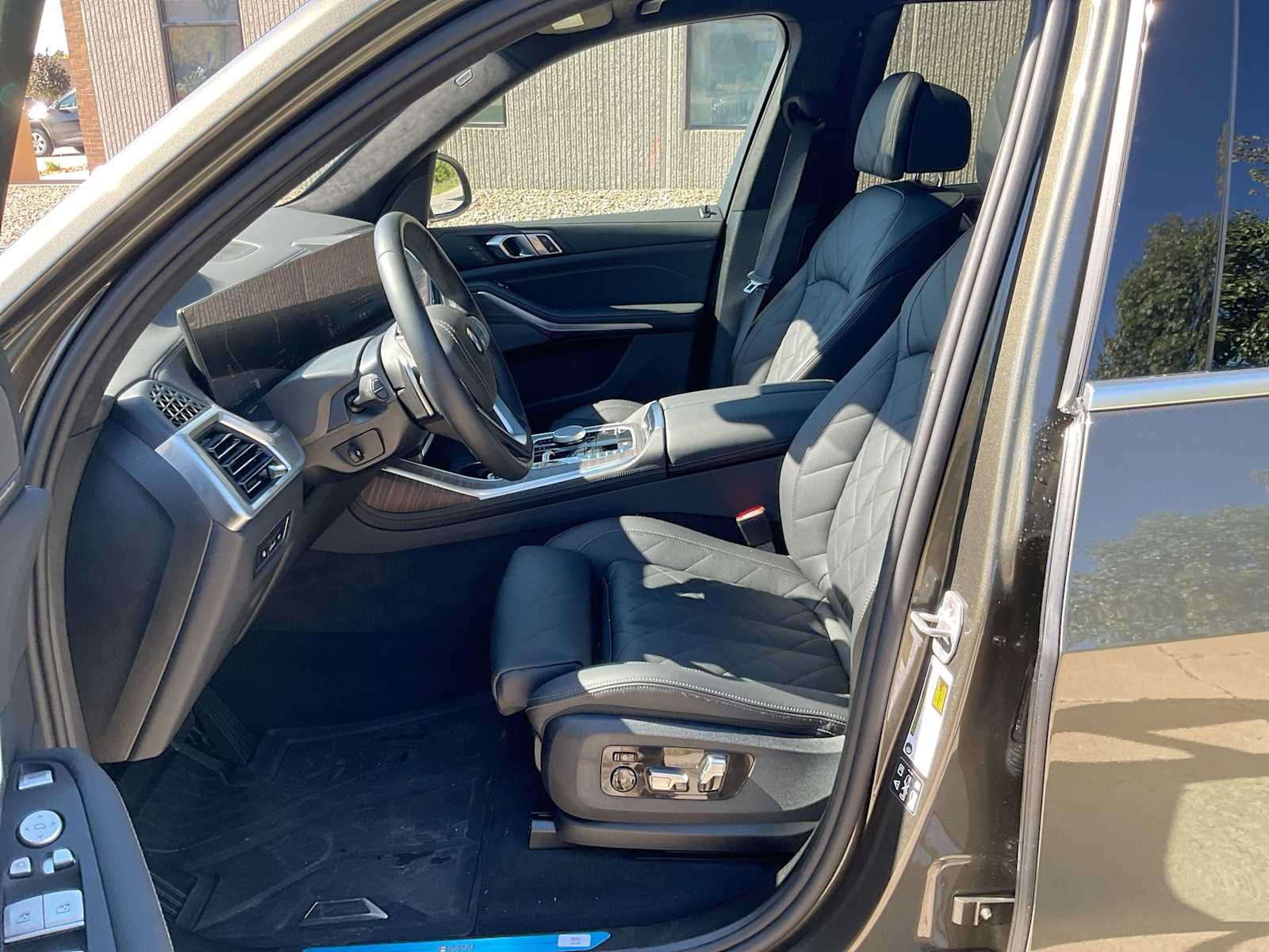 Thumbnail: 2025 BMW X7 - 10