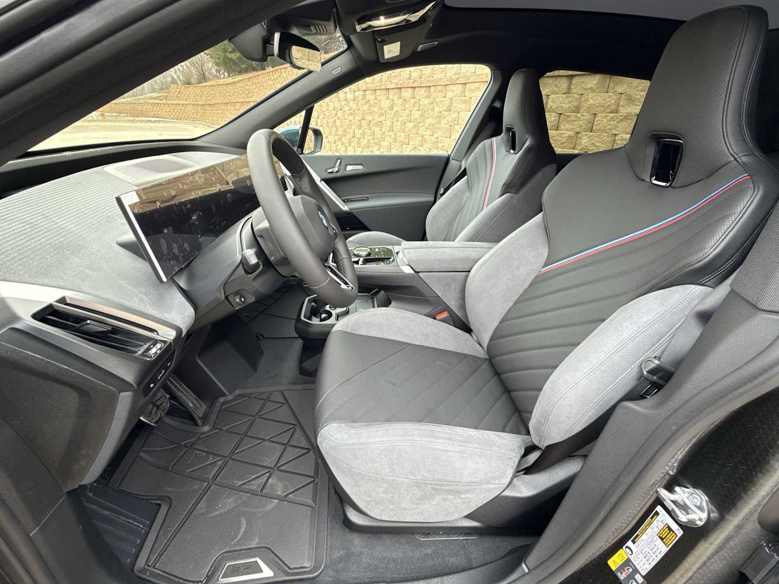 Thumbnail: 2026 BMW iX - 10