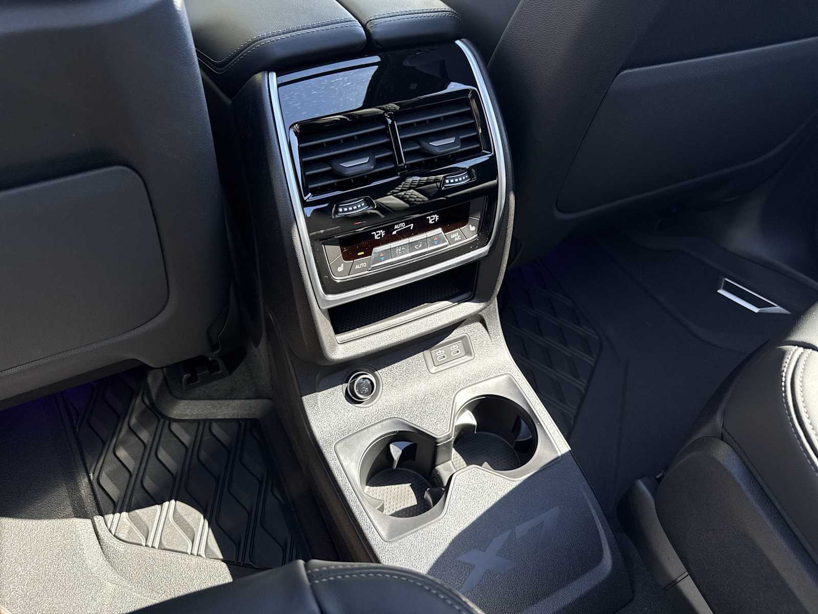 Thumbnail: 2026 BMW X7 - 46