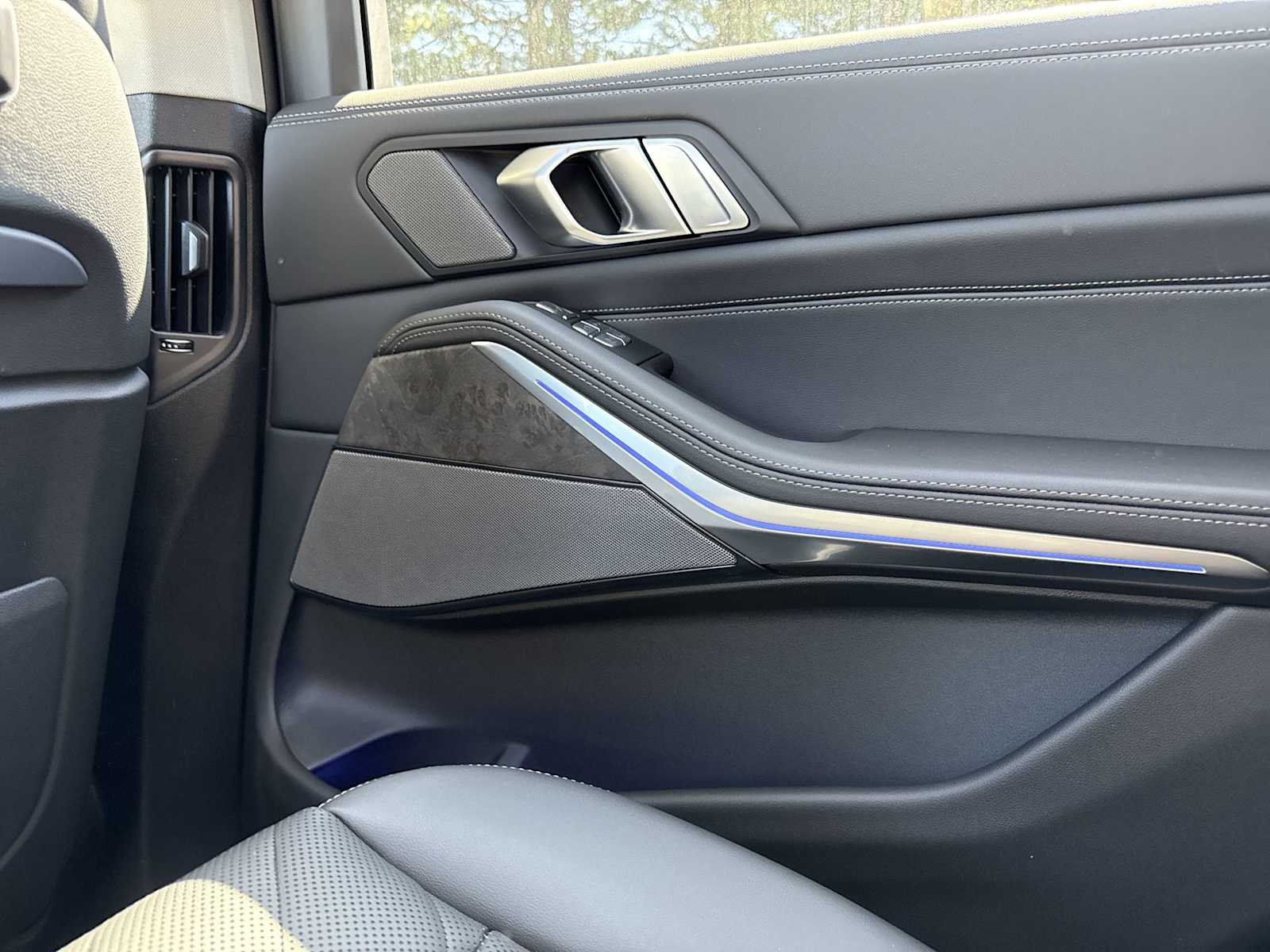 Thumbnail: 2026 BMW X7 - 43