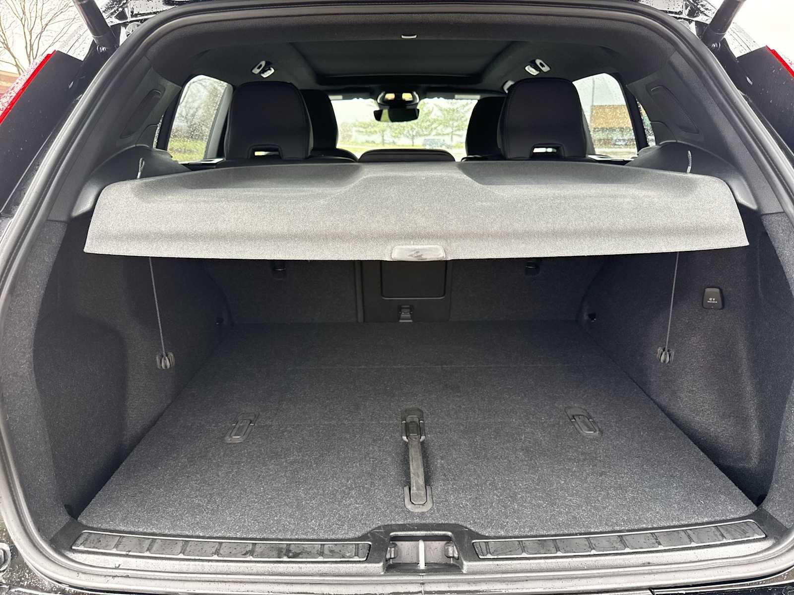 Thumbnail: 2023 Volvo XC40 - 36