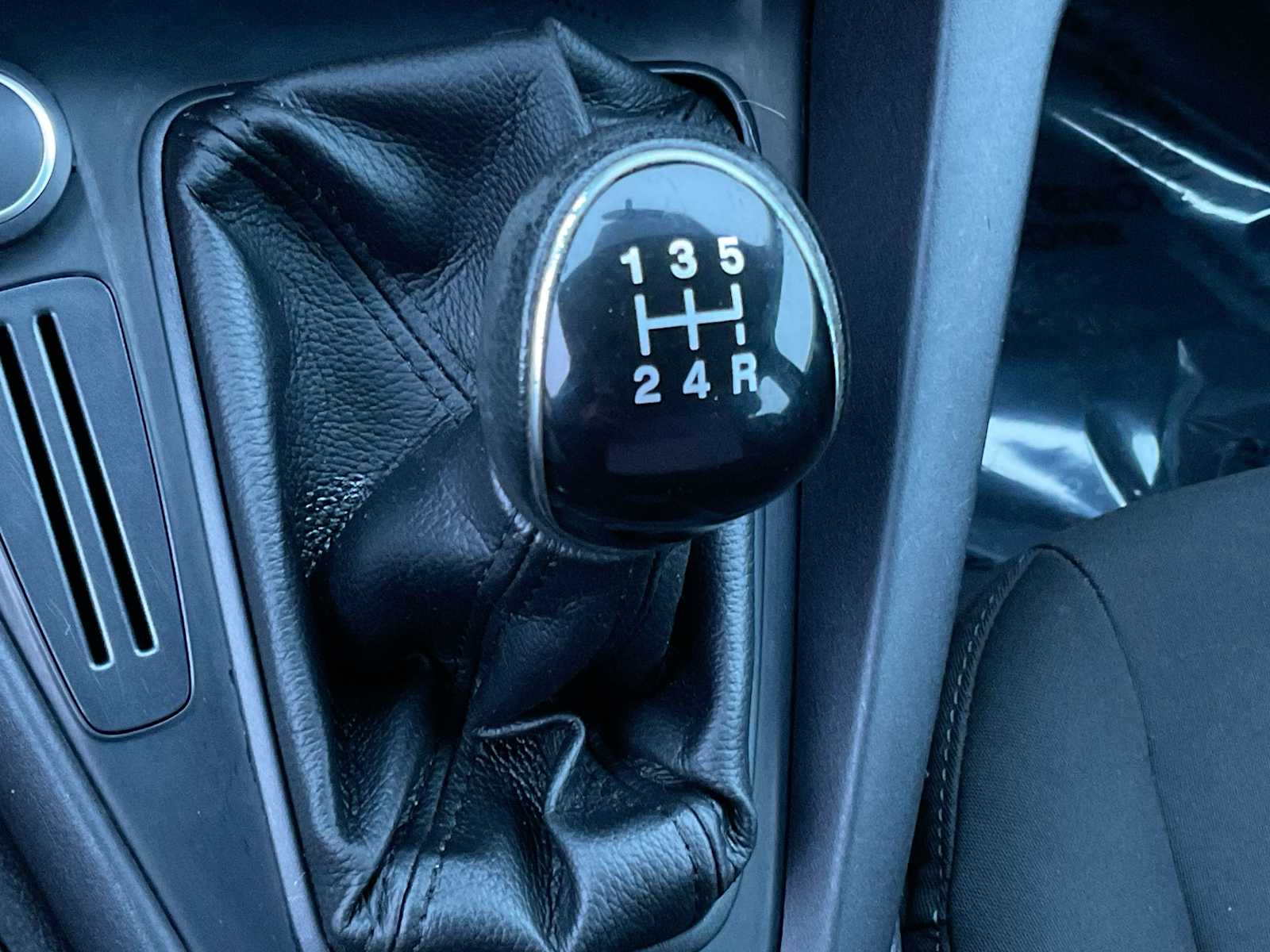 Thumbnail: 2016 Ford Focus - 32