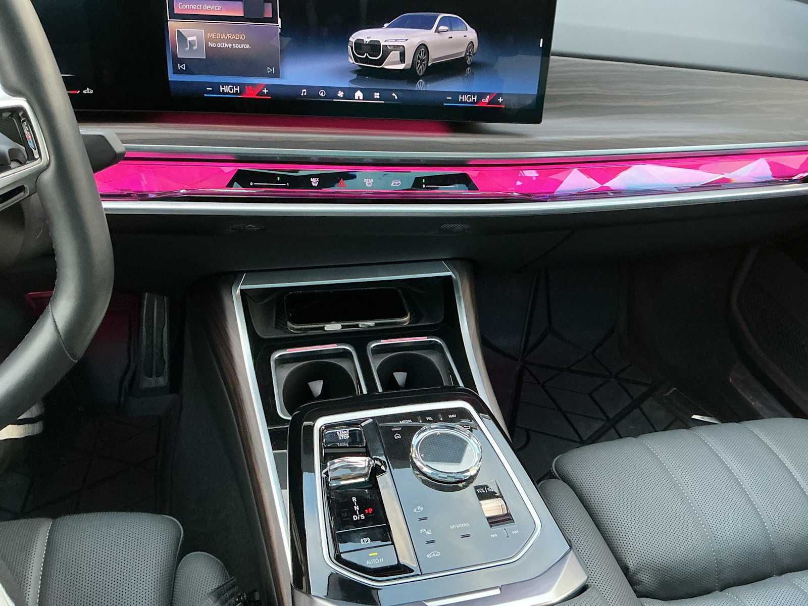 Thumbnail: 2024 BMW 7 Series - 28