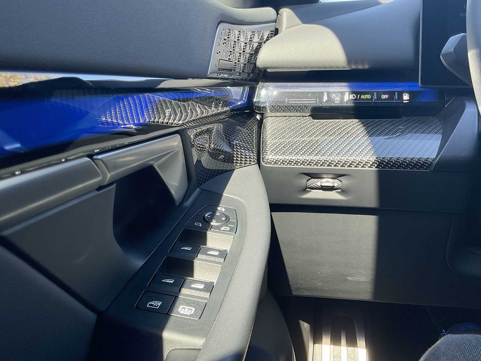 Thumbnail: 2025 BMW M5 - 40