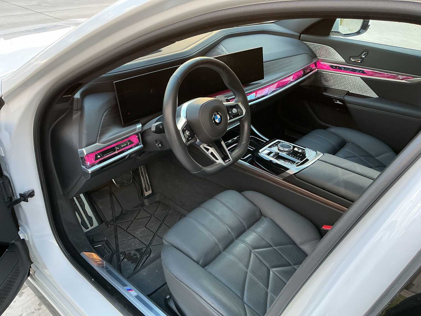 Thumbnail: 2024 BMW 7 Series - 11