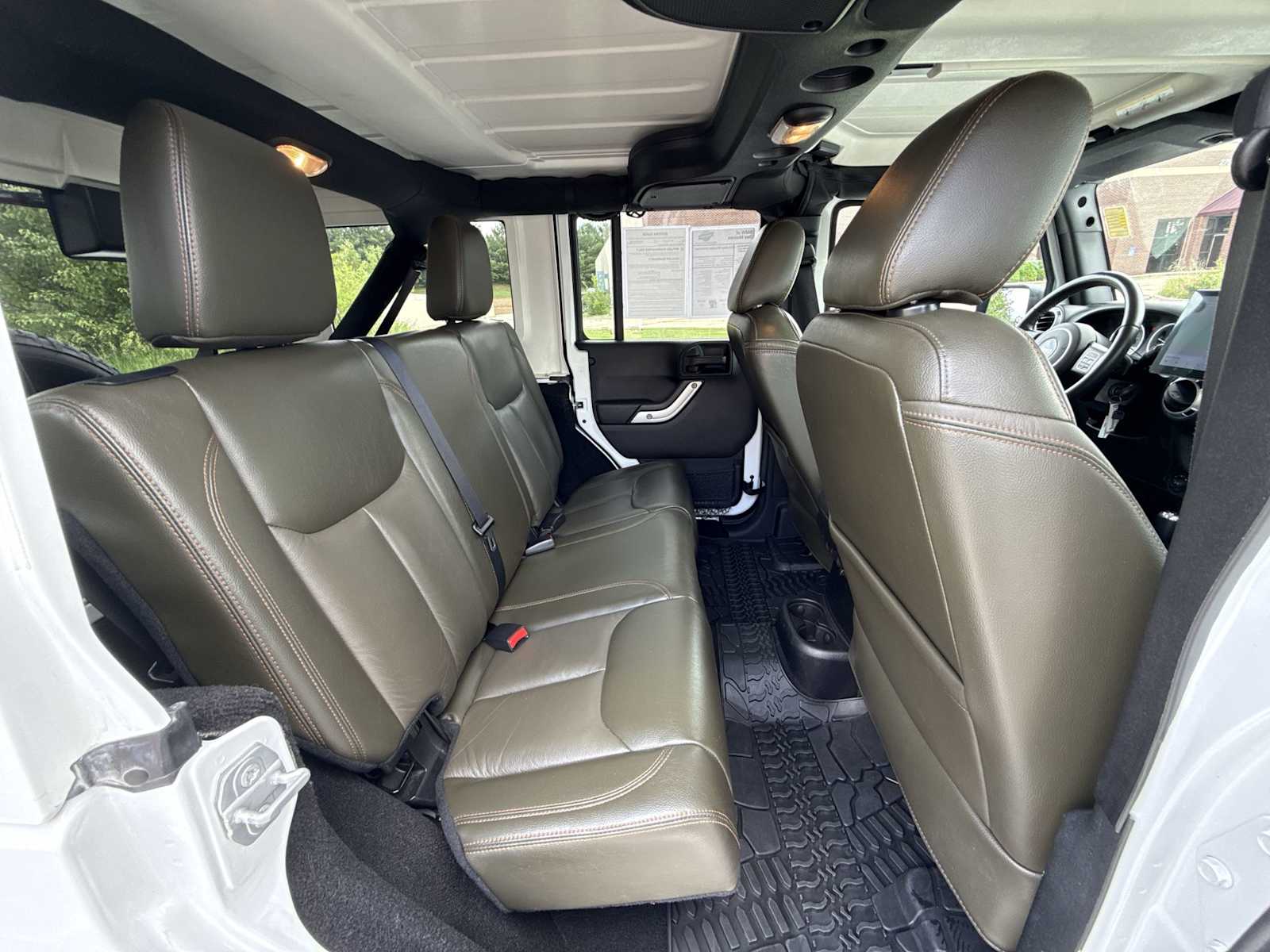 Thumbnail: 2016 Jeep Wrangler - 23
