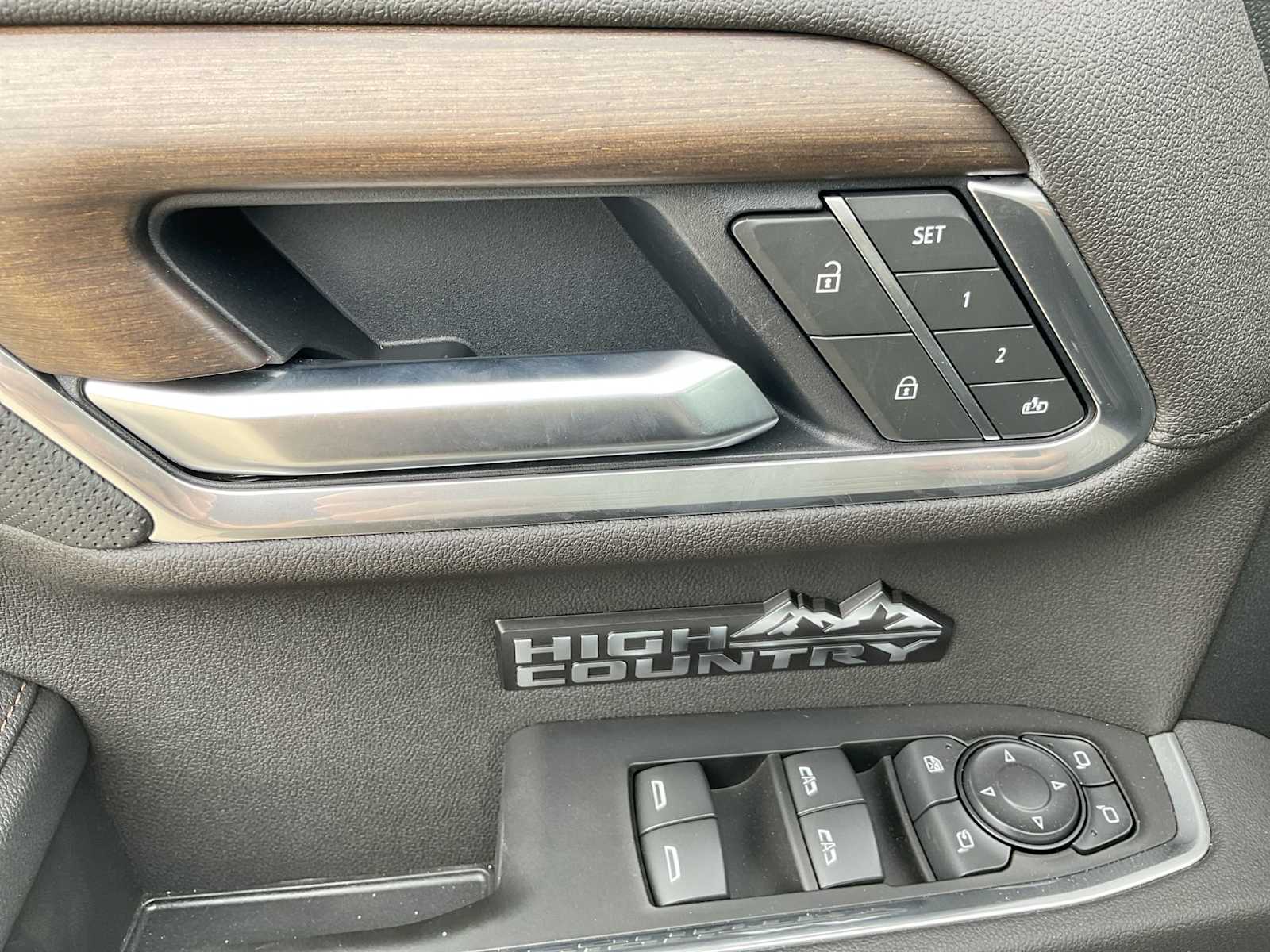 2025 Chevrolet Silverado 1500 High Country 18