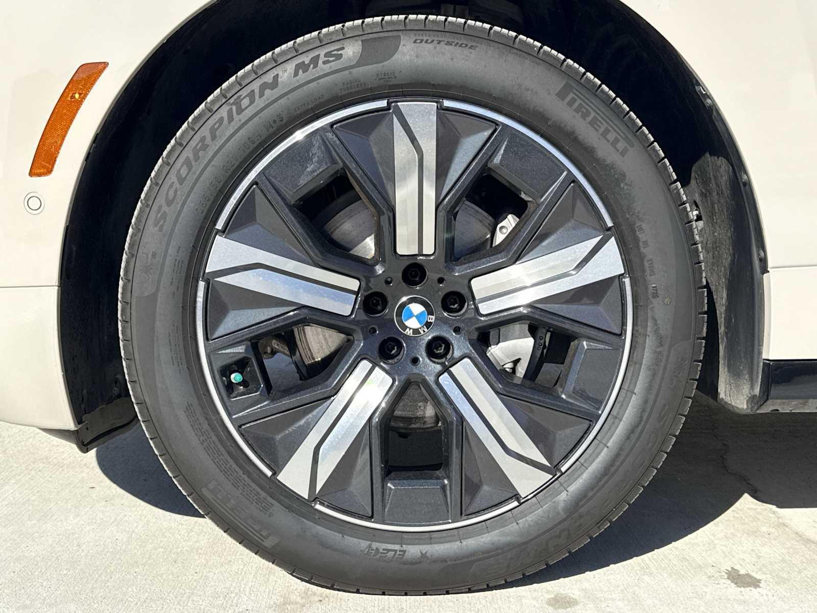 Thumbnail: 2026 BMW iX - 14